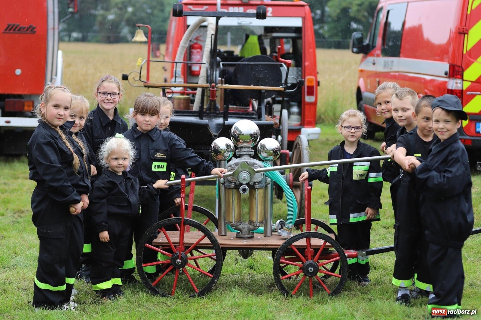 Zdjęcie w galerii na portalu naszraciborz.pl: Tworków z pucharem wójta Krzyżanowic na zawodach w Bieńkowicach wiadomości z regionu