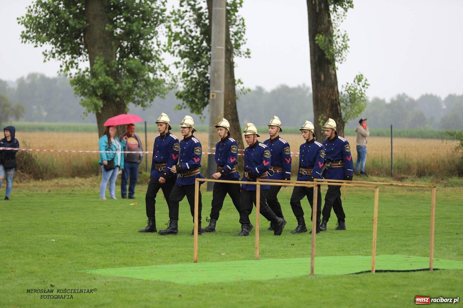 Zdjęcie w galerii na portalu naszraciborz.pl: Tworków z pucharem wójta Krzyżanowic na zawodach w Bieńkowicach wiadomości z regionu