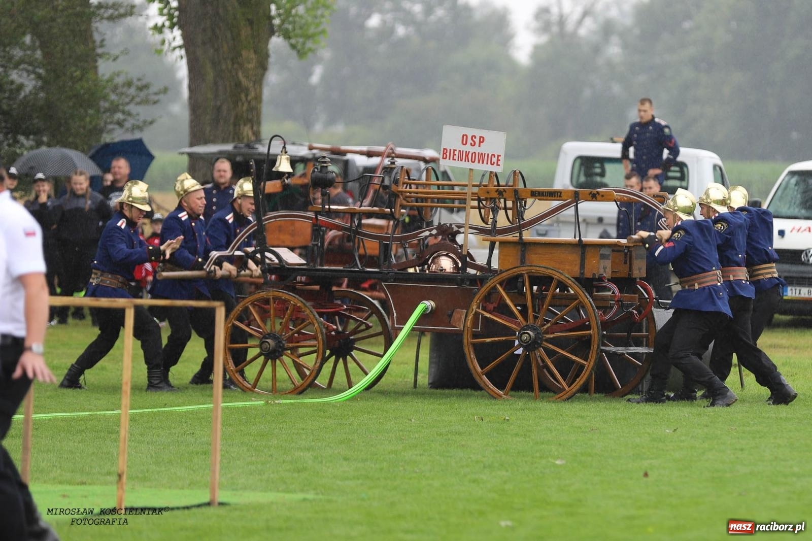 Zdjęcie w galerii na portalu naszraciborz.pl: Tworków z pucharem wójta Krzyżanowic na zawodach w Bieńkowicach wiadomości z regionu