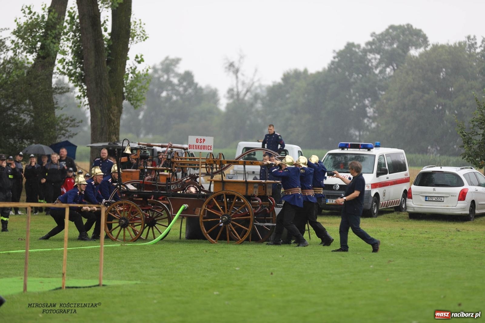 Zdjęcie w galerii na portalu naszraciborz.pl: Tworków z pucharem wójta Krzyżanowic na zawodach w Bieńkowicach wiadomości z regionu