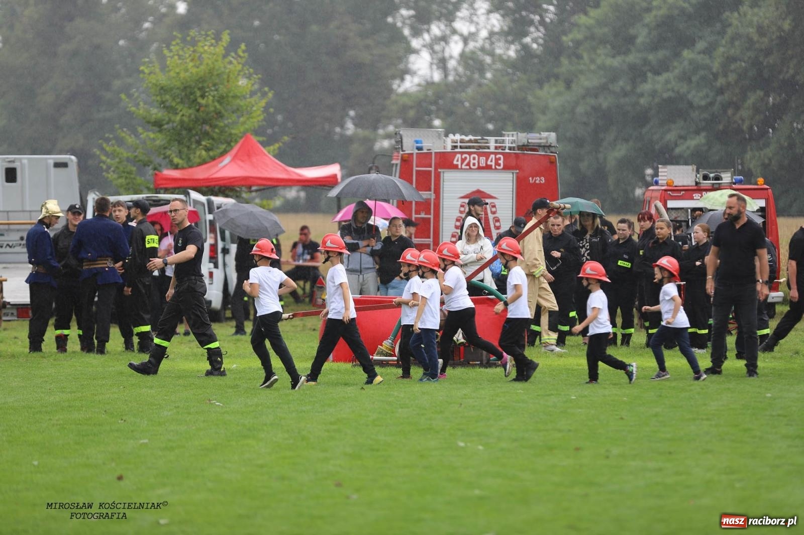 Zdjęcie w galerii na portalu naszraciborz.pl: Tworków z pucharem wójta Krzyżanowic na zawodach w Bieńkowicach wiadomości z regionu