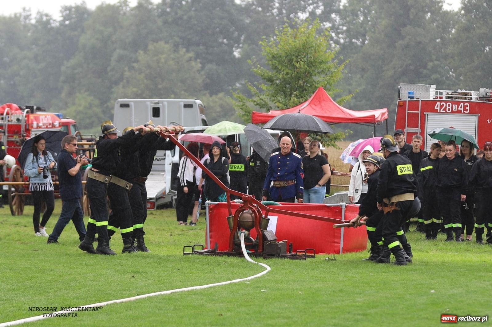 Zdjęcie w galerii na portalu naszraciborz.pl: Tworków z pucharem wójta Krzyżanowic na zawodach w Bieńkowicach wiadomości z regionu