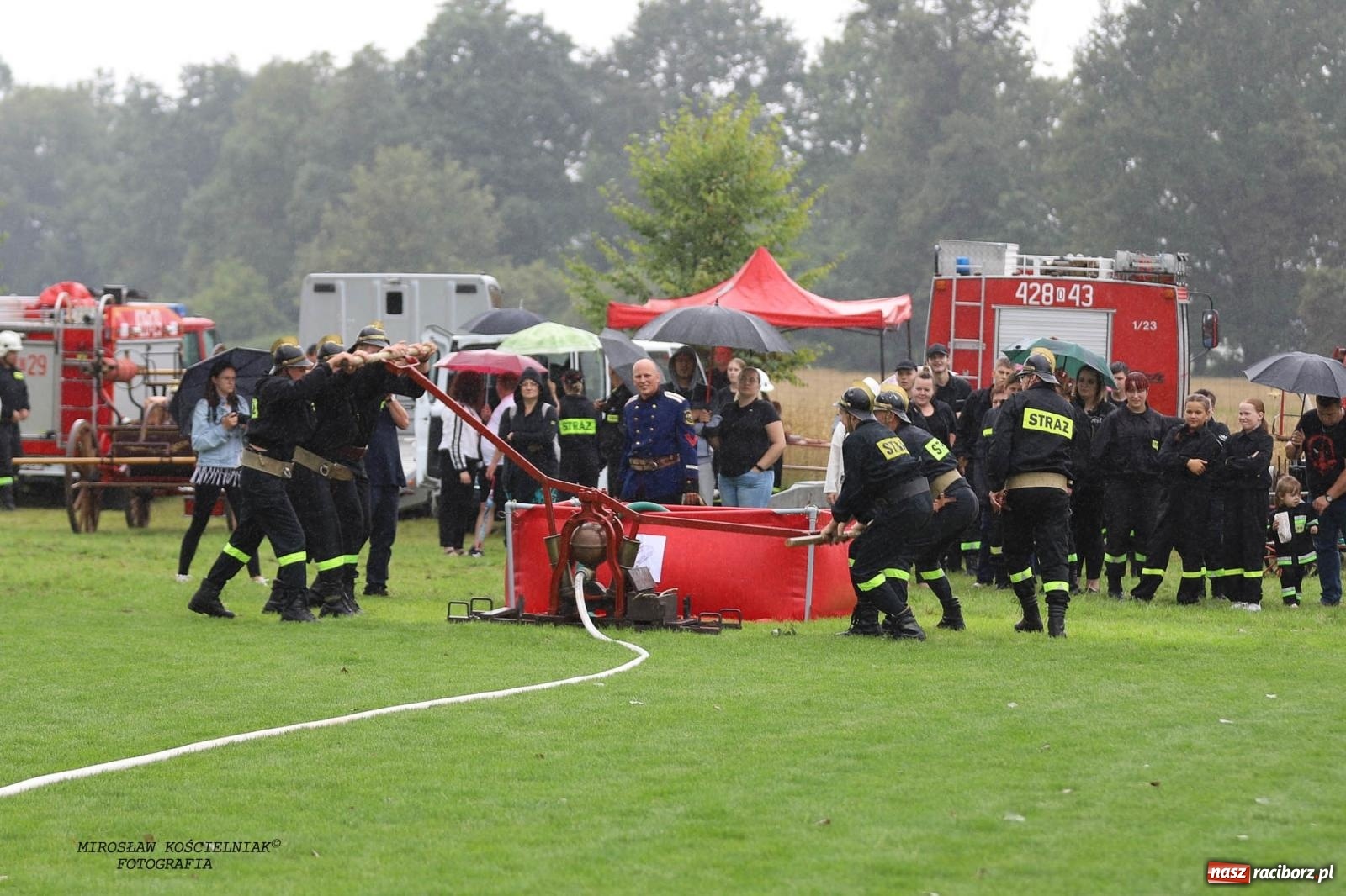 Zdjęcie w galerii na portalu naszraciborz.pl: Tworków z pucharem wójta Krzyżanowic na zawodach w Bieńkowicach wiadomości z regionu
