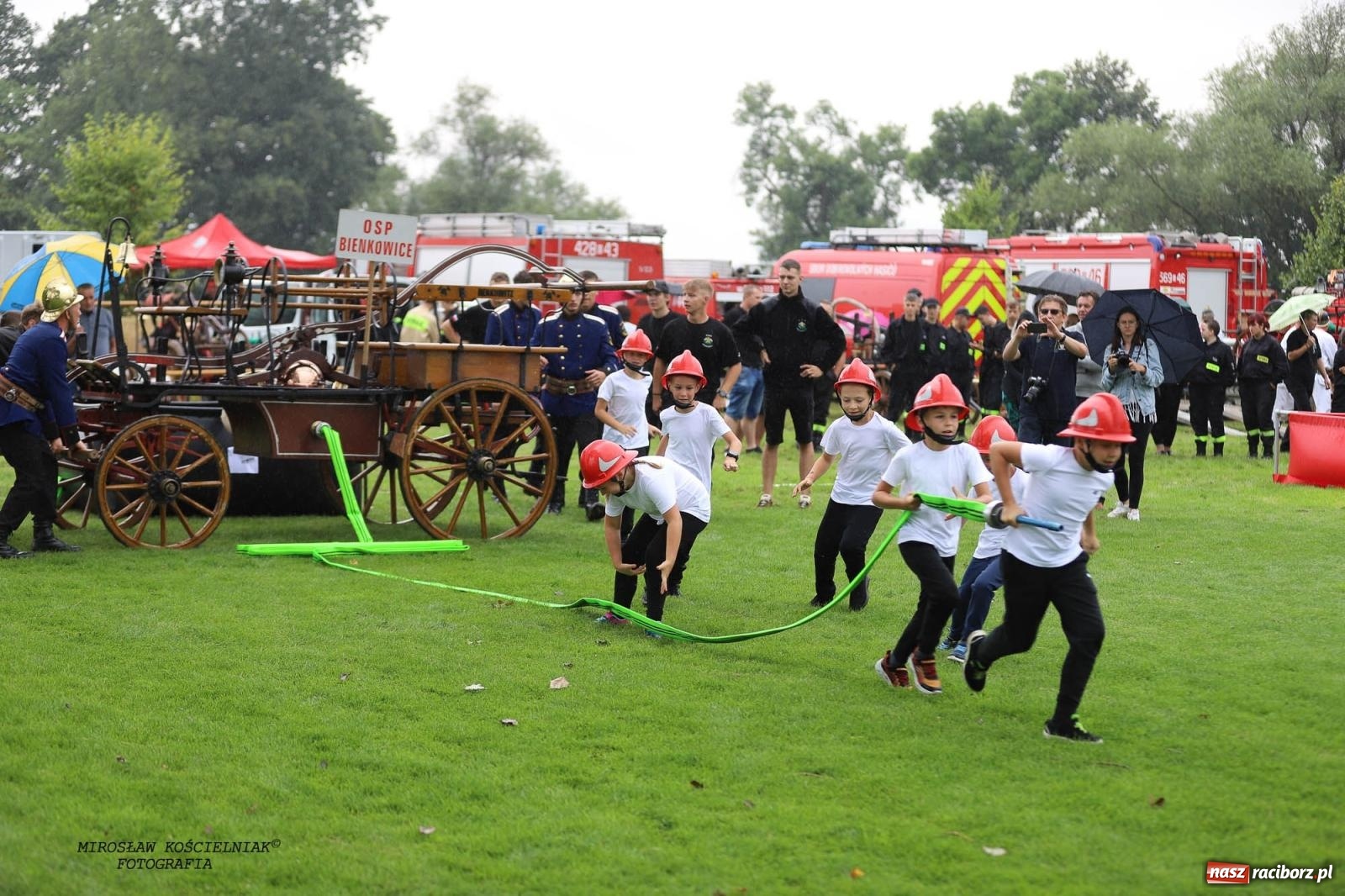 Zdjęcie w galerii na portalu naszraciborz.pl: Tworków z pucharem wójta Krzyżanowic na zawodach w Bieńkowicach wiadomości z regionu