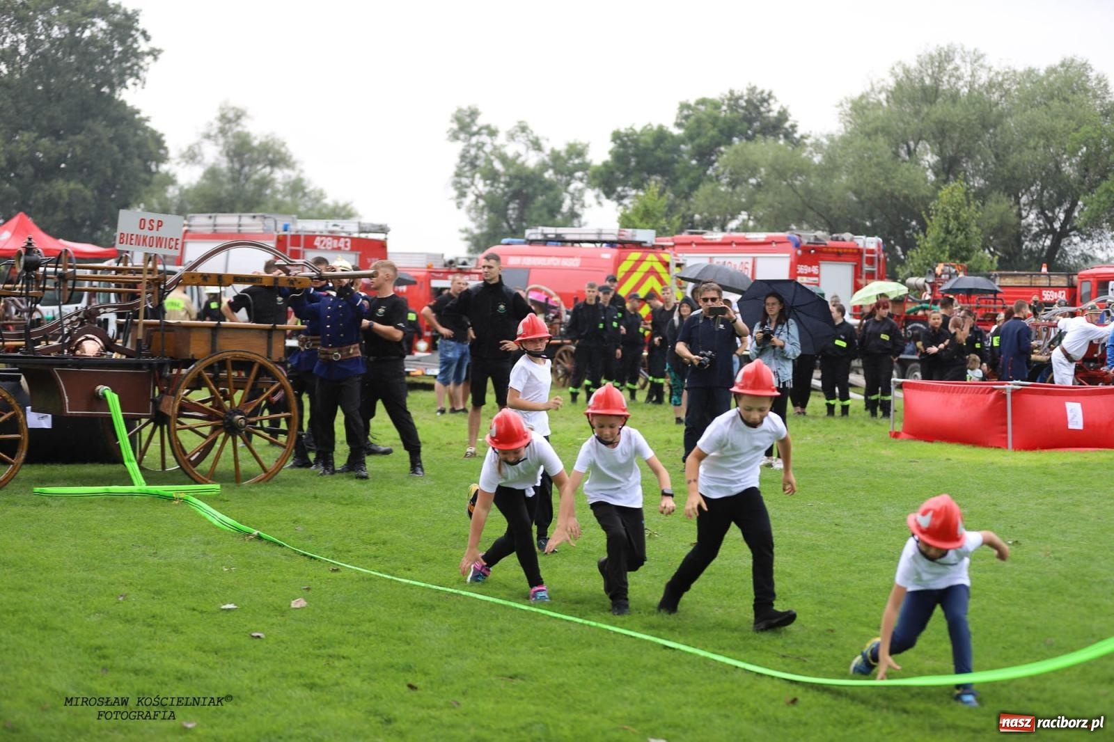 Zdjęcie w galerii na portalu naszraciborz.pl: Tworków z pucharem wójta Krzyżanowic na zawodach w Bieńkowicach wiadomości z regionu