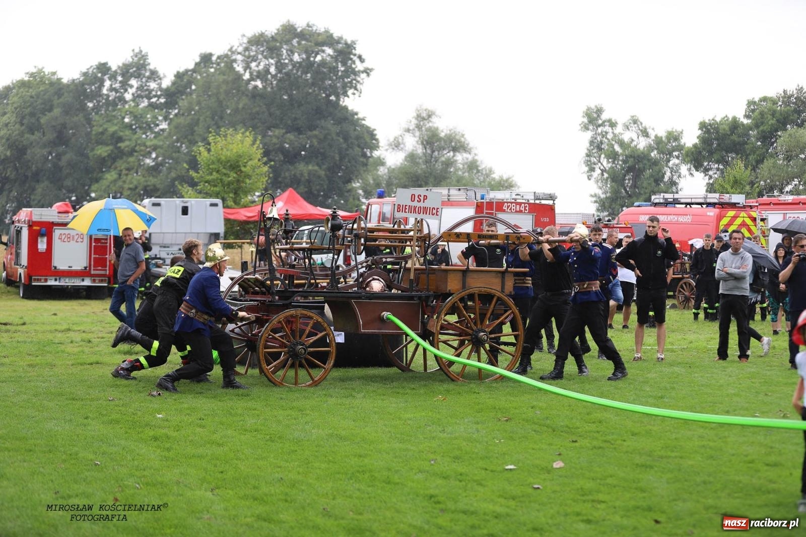 Zdjęcie w galerii na portalu naszraciborz.pl: Tworków z pucharem wójta Krzyżanowic na zawodach w Bieńkowicach wiadomości z regionu
