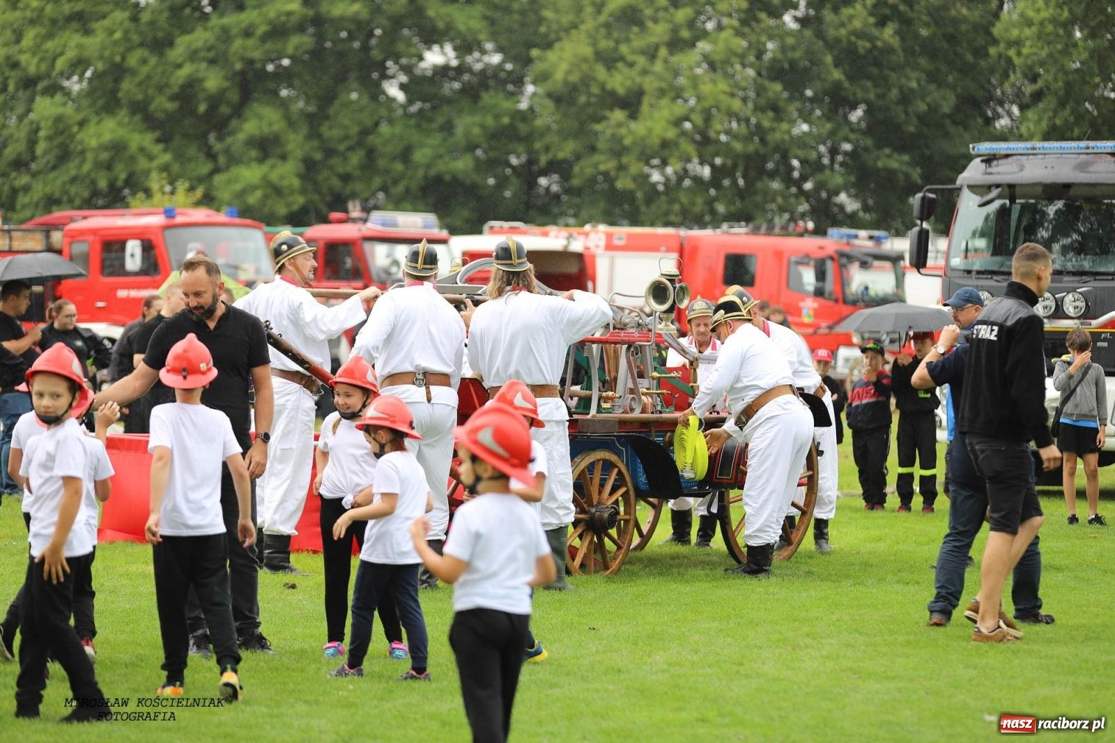 Zdjęcie w galerii na portalu naszraciborz.pl: Tworków z pucharem wójta Krzyżanowic na zawodach w Bieńkowicach wiadomości z regionu