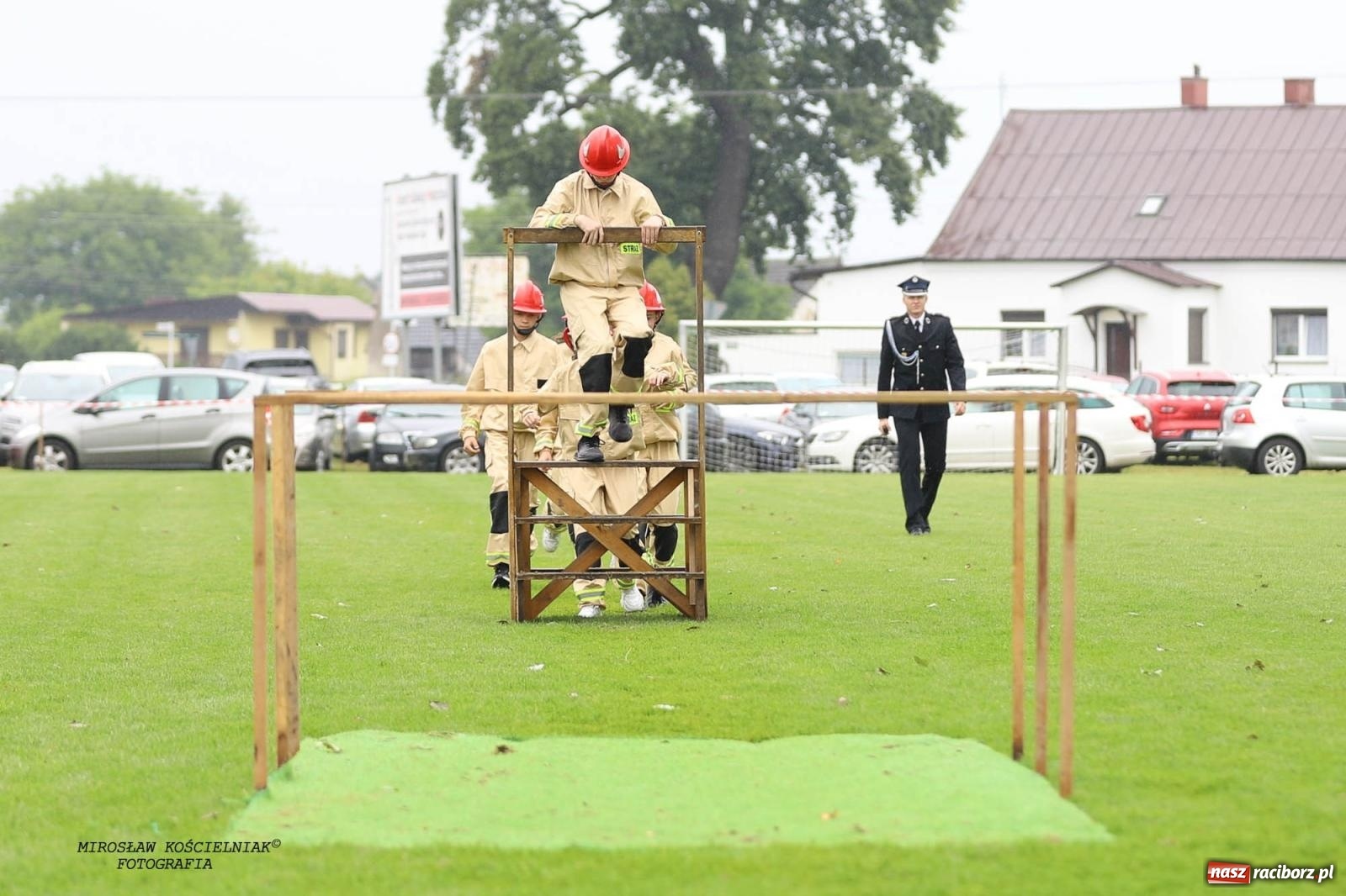 Zdjęcie w galerii na portalu naszraciborz.pl: Tworków z pucharem wójta Krzyżanowic na zawodach w Bieńkowicach wiadomości z regionu