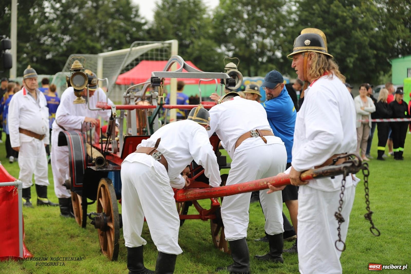 Zdjęcie w galerii na portalu naszraciborz.pl: Tworków z pucharem wójta Krzyżanowic na zawodach w Bieńkowicach wiadomości z regionu
