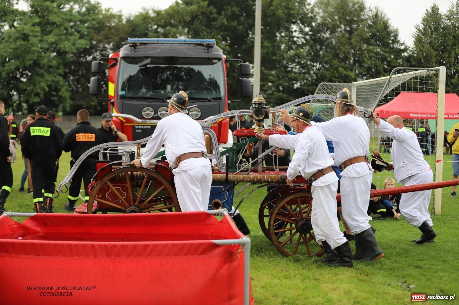 Zdjęcie w galerii na portalu naszraciborz.pl: Tworków z pucharem wójta Krzyżanowic na zawodach w Bieńkowicach wiadomości z regionu
