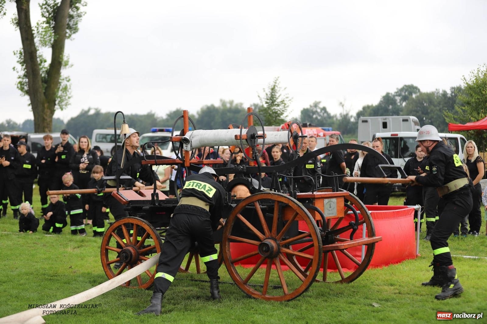 Zdjęcie w galerii na portalu naszraciborz.pl: Tworków z pucharem wójta Krzyżanowic na zawodach w Bieńkowicach wiadomości z regionu