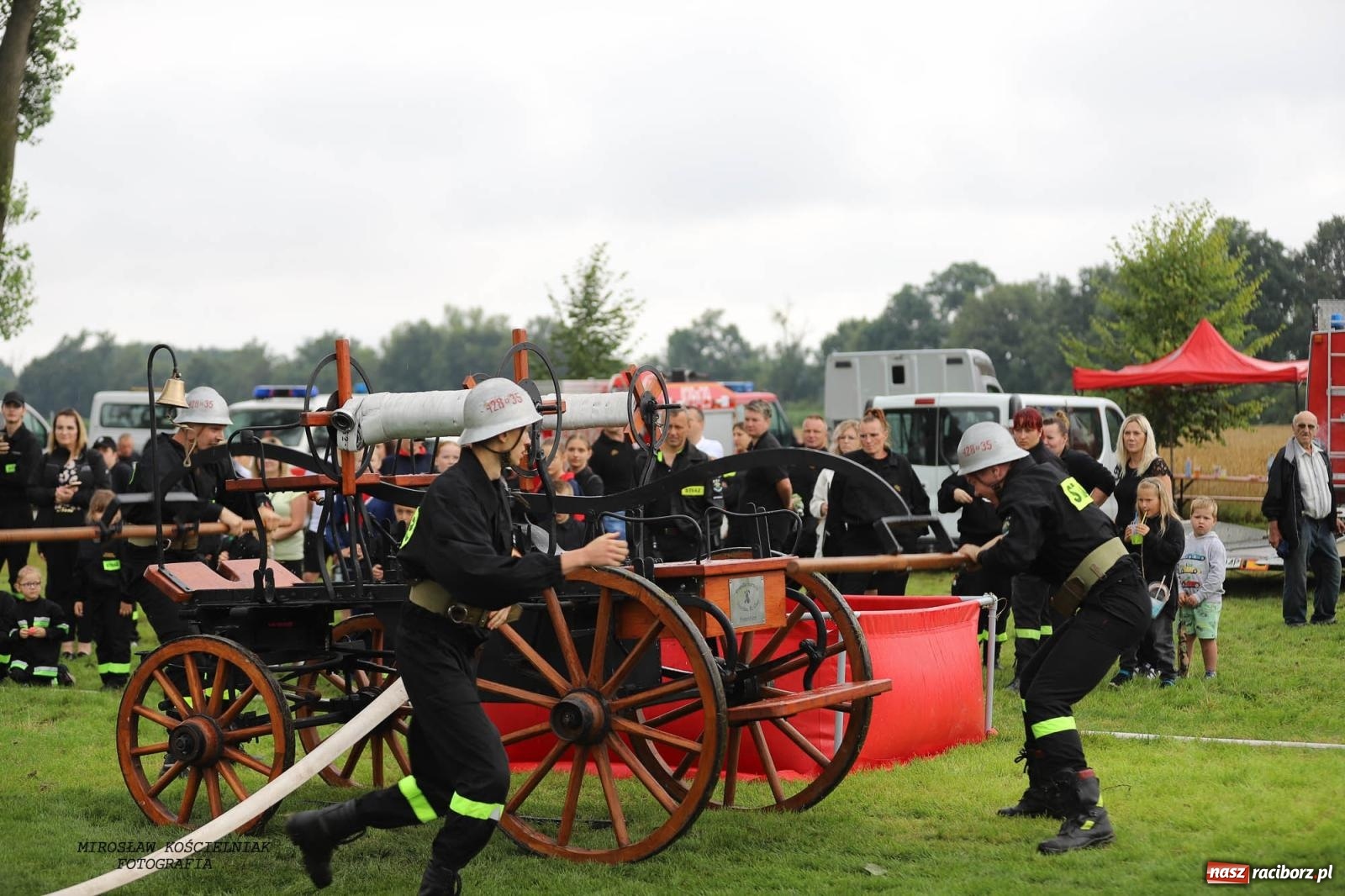 Zdjęcie w galerii na portalu naszraciborz.pl: Tworków z pucharem wójta Krzyżanowic na zawodach w Bieńkowicach wiadomości z regionu