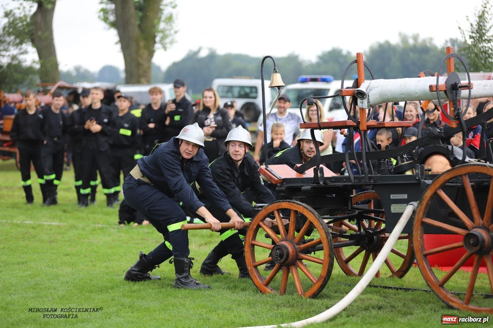 Zdjęcie w galerii na portalu naszraciborz.pl: Tworków z pucharem wójta Krzyżanowic na zawodach w Bieńkowicach wiadomości z regionu