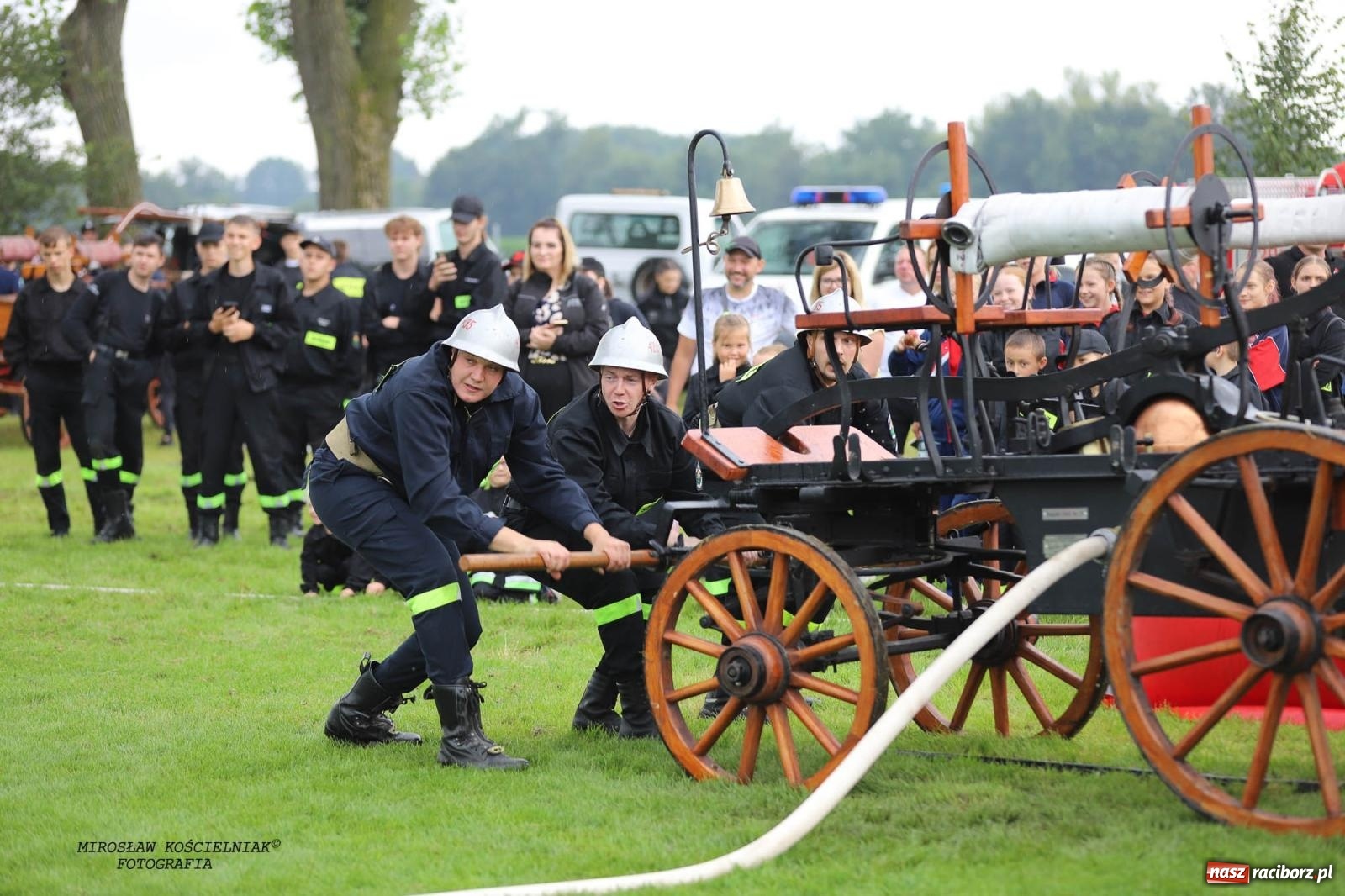 Zdjęcie w galerii na portalu naszraciborz.pl: Tworków z pucharem wójta Krzyżanowic na zawodach w Bieńkowicach wiadomości z regionu