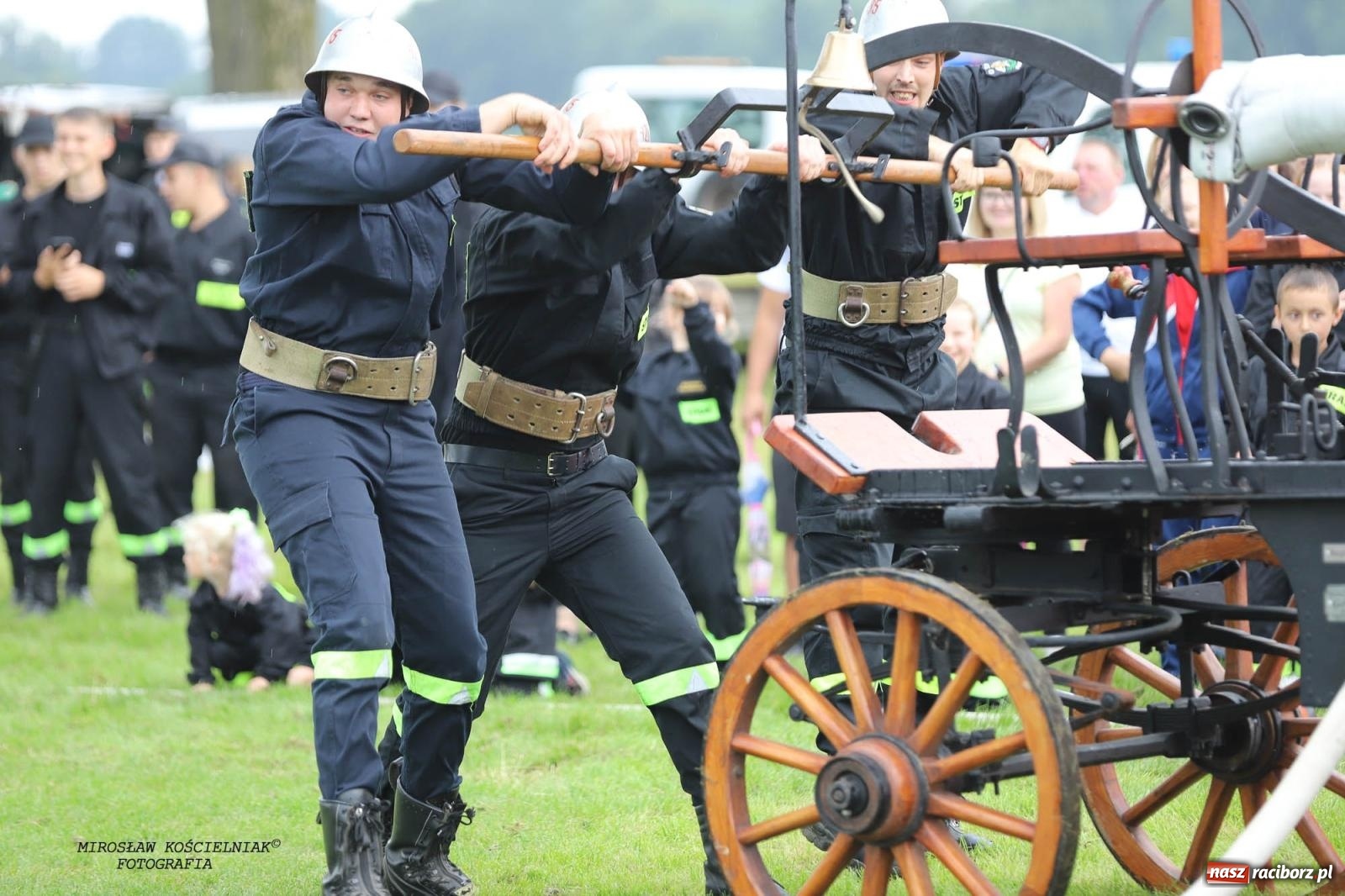 Zdjęcie w galerii na portalu naszraciborz.pl: Tworków z pucharem wójta Krzyżanowic na zawodach w Bieńkowicach wiadomości z regionu
