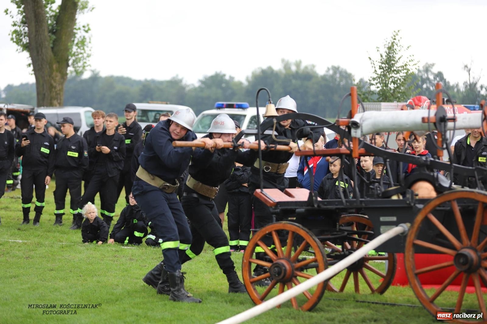 Zdjęcie w galerii na portalu naszraciborz.pl: Tworków z pucharem wójta Krzyżanowic na zawodach w Bieńkowicach wiadomości z regionu