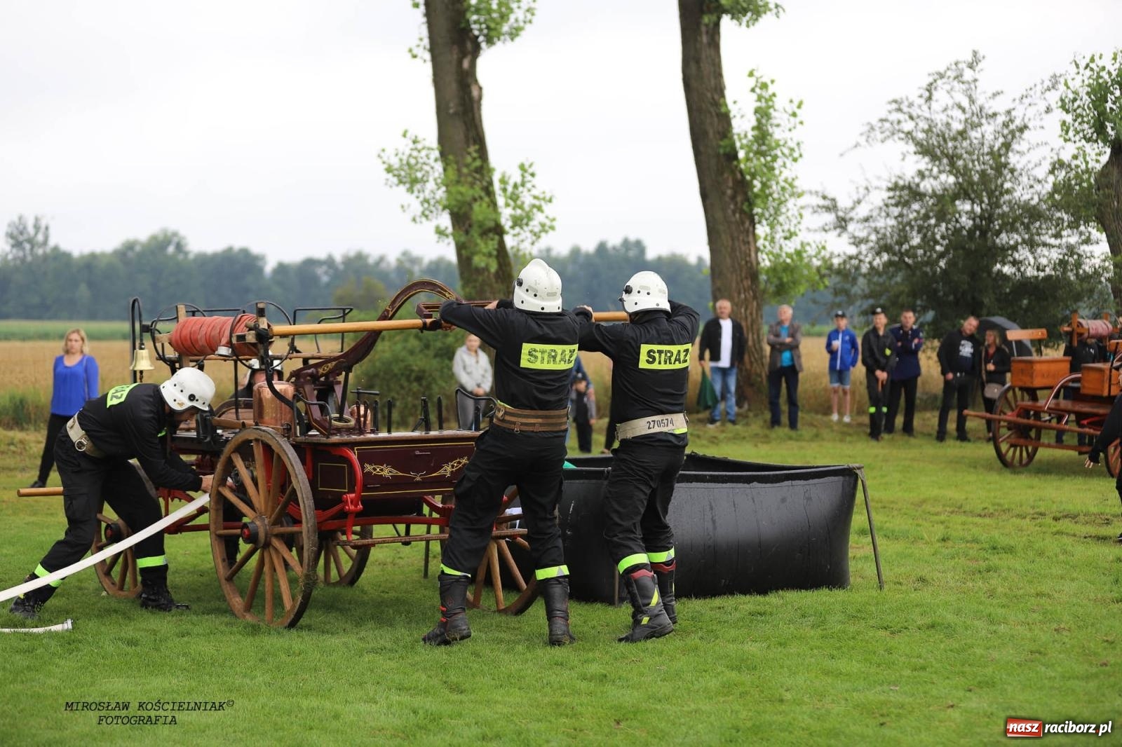 Zdjęcie w galerii na portalu naszraciborz.pl: Tworków z pucharem wójta Krzyżanowic na zawodach w Bieńkowicach wiadomości z regionu