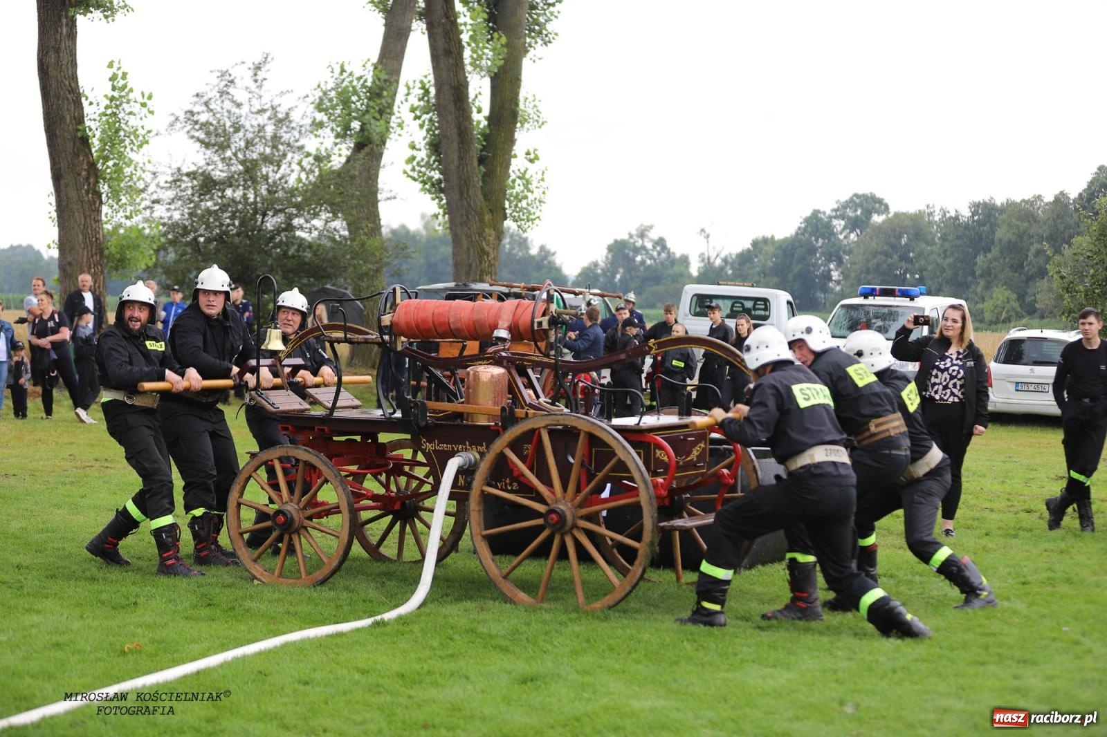 Zdjęcie w galerii na portalu naszraciborz.pl: Tworków z pucharem wójta Krzyżanowic na zawodach w Bieńkowicach wiadomości z regionu