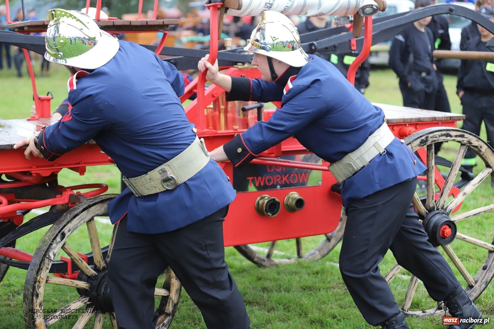 Zdjęcie w galerii na portalu naszraciborz.pl: Tworków z pucharem wójta Krzyżanowic na zawodach w Bieńkowicach wiadomości z regionu