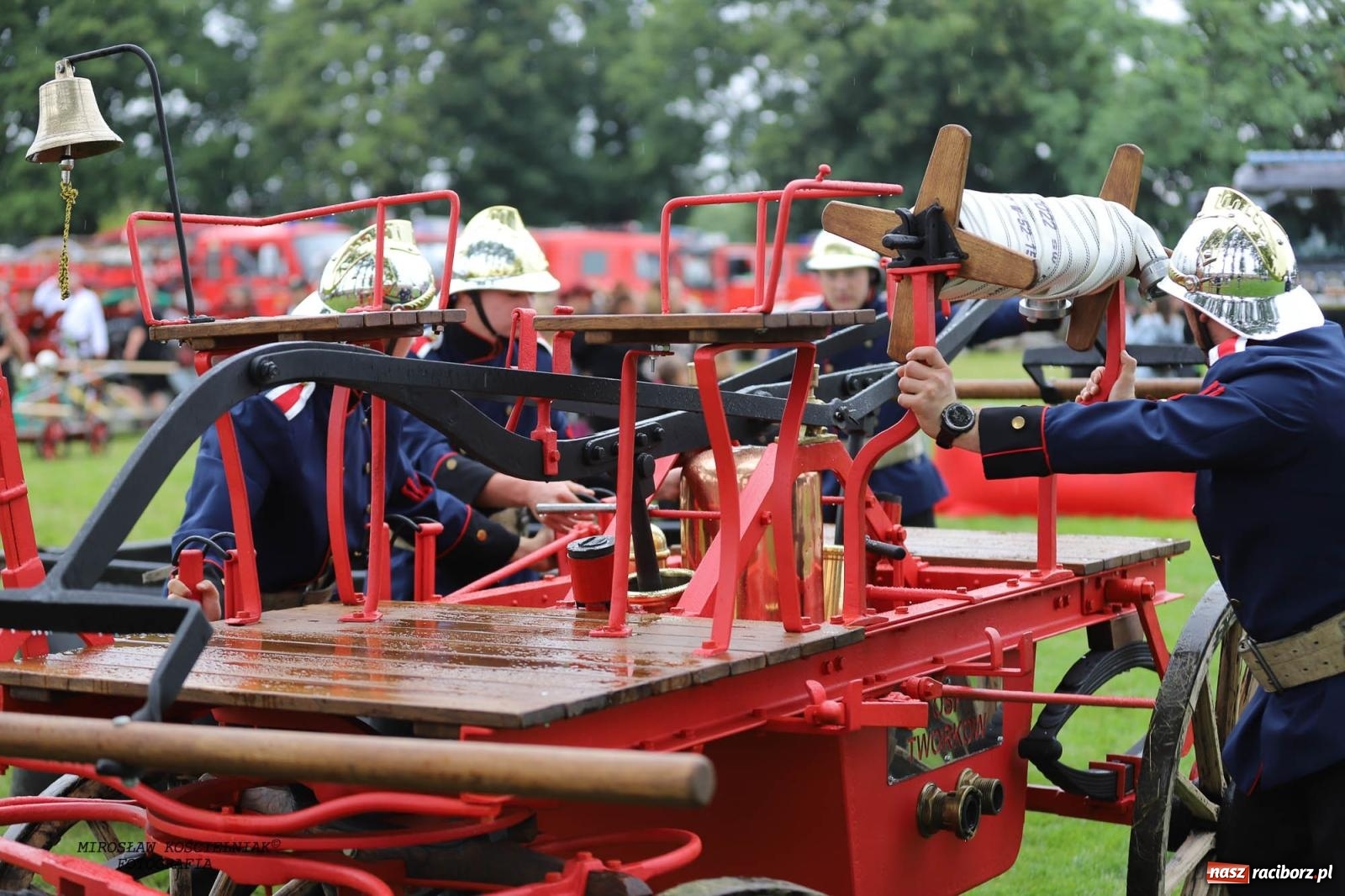 Zdjęcie w galerii na portalu naszraciborz.pl: Tworków z pucharem wójta Krzyżanowic na zawodach w Bieńkowicach wiadomości z regionu