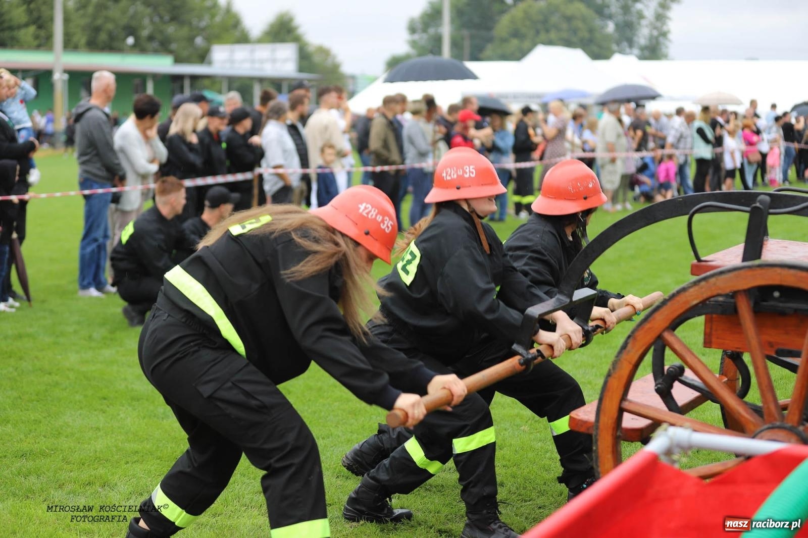 Zdjęcie w galerii na portalu naszraciborz.pl: Tworków z pucharem wójta Krzyżanowic na zawodach w Bieńkowicach wiadomości z regionu