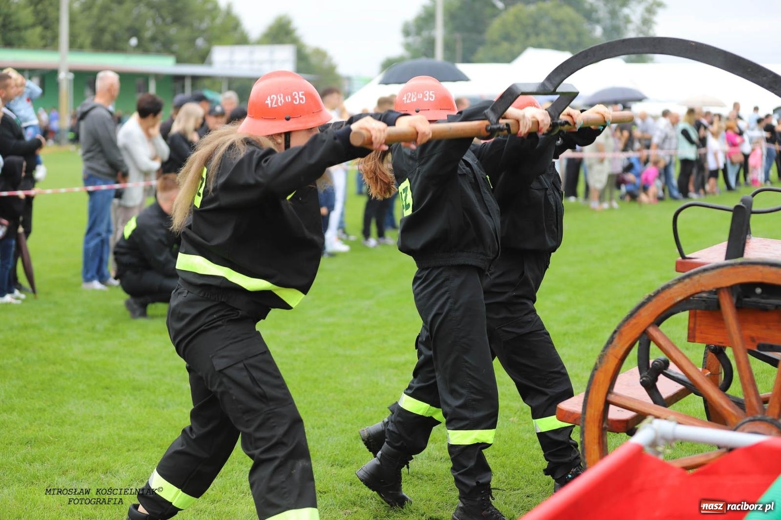 Zdjęcie w galerii na portalu naszraciborz.pl: Tworków z pucharem wójta Krzyżanowic na zawodach w Bieńkowicach wiadomości z regionu