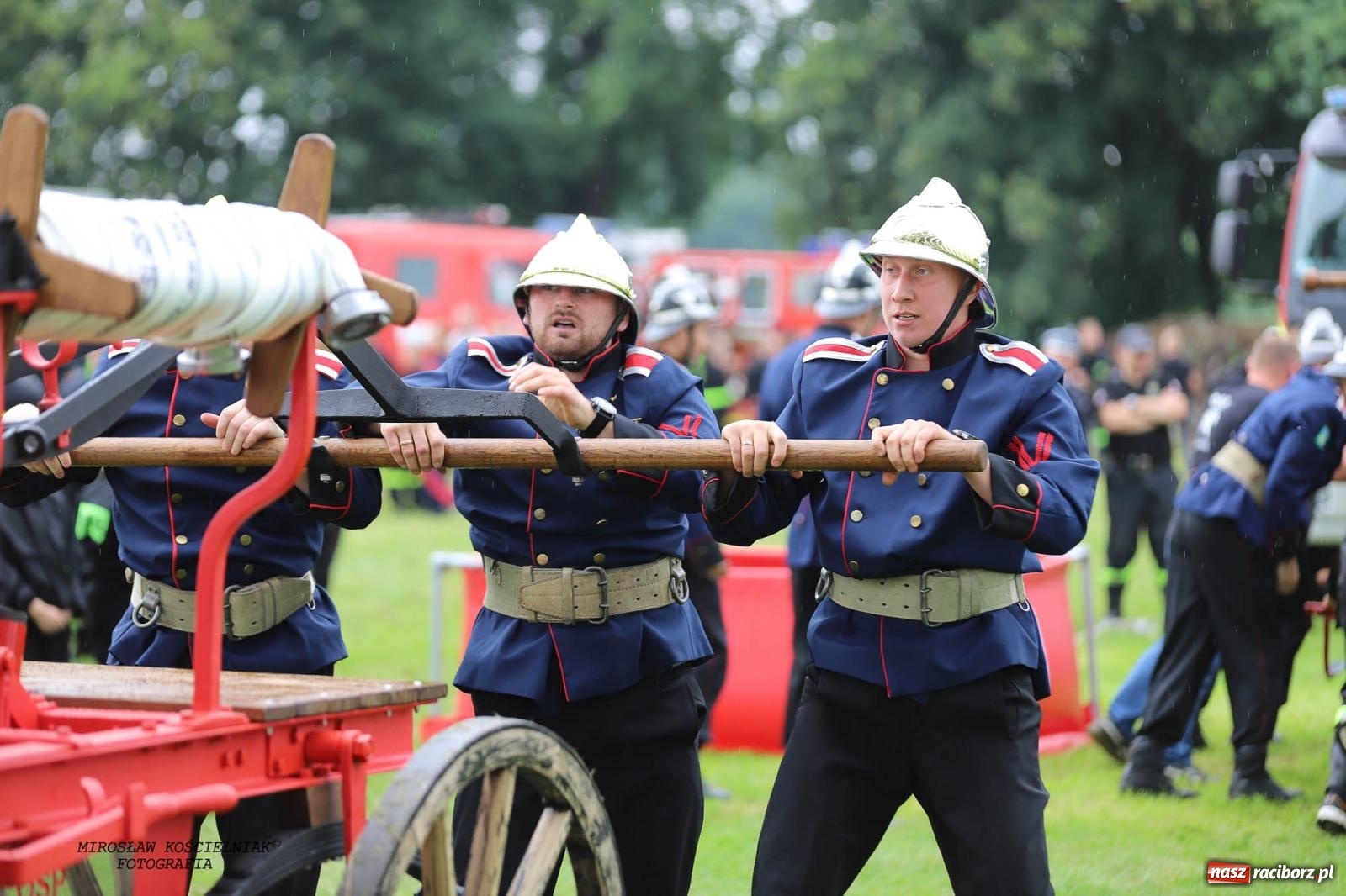 Zdjęcie w galerii na portalu naszraciborz.pl: Tworków z pucharem wójta Krzyżanowic na zawodach w Bieńkowicach wiadomości z regionu