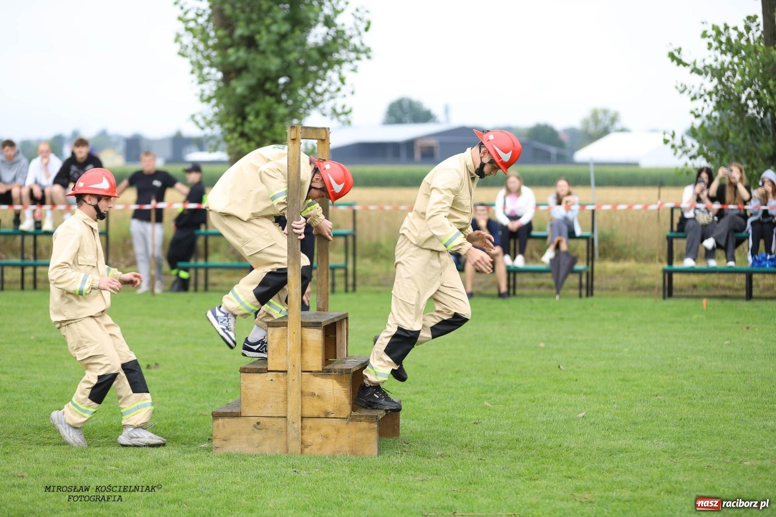 Zdjęcie w galerii na portalu naszraciborz.pl: Tworków z pucharem wójta Krzyżanowic na zawodach w Bieńkowicach wiadomości z regionu