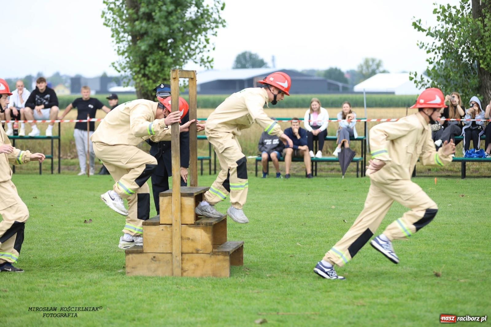 Zdjęcie w galerii na portalu naszraciborz.pl: Tworków z pucharem wójta Krzyżanowic na zawodach w Bieńkowicach wiadomości z regionu