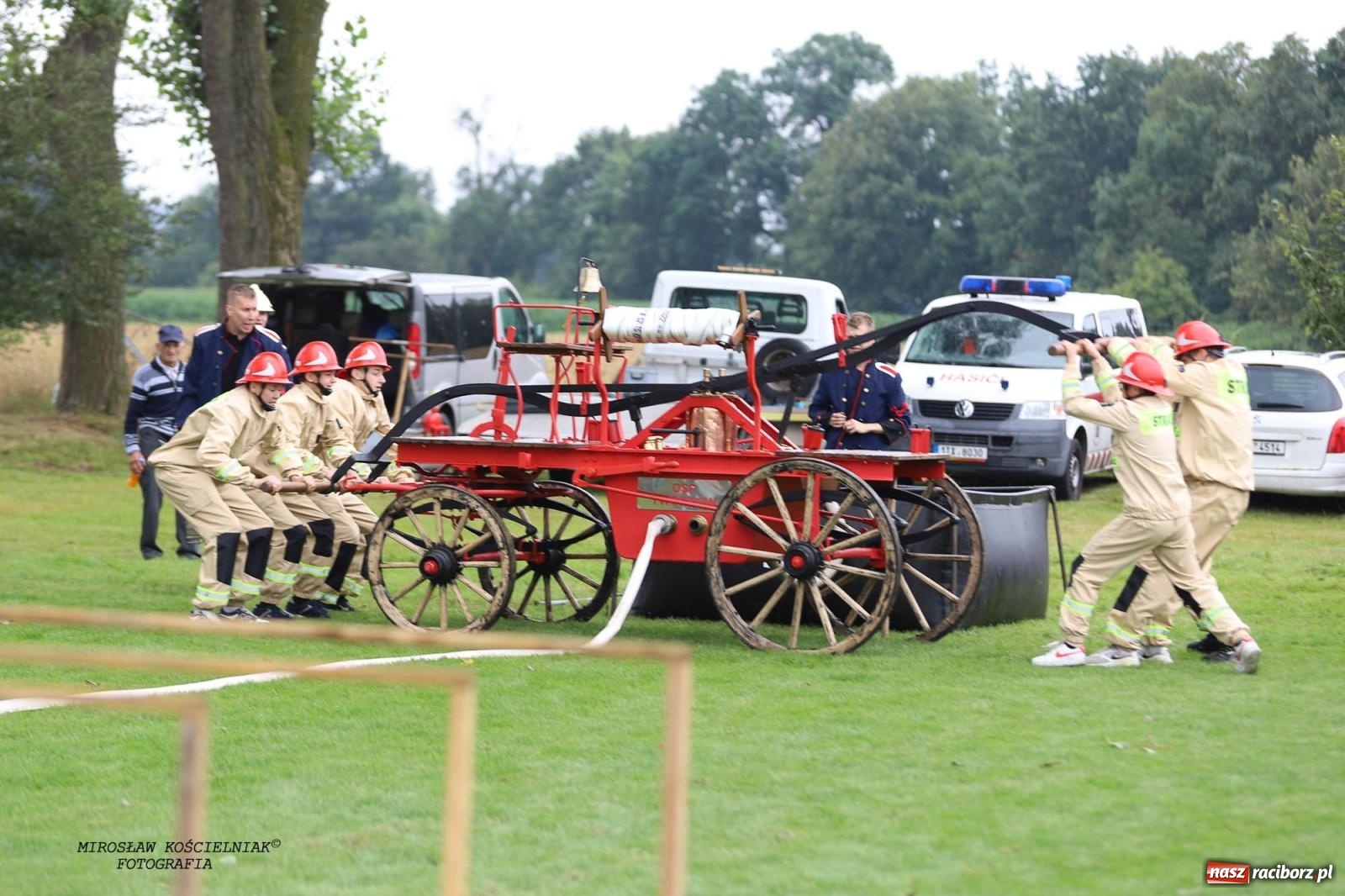 Zdjęcie w galerii na portalu naszraciborz.pl: Tworków z pucharem wójta Krzyżanowic na zawodach w Bieńkowicach wiadomości z regionu