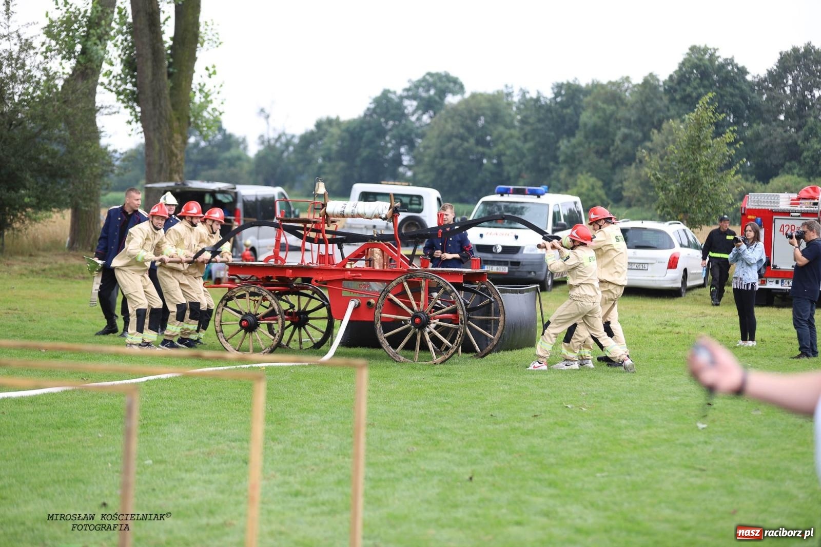 Zdjęcie w galerii na portalu naszraciborz.pl: Tworków z pucharem wójta Krzyżanowic na zawodach w Bieńkowicach wiadomości z regionu