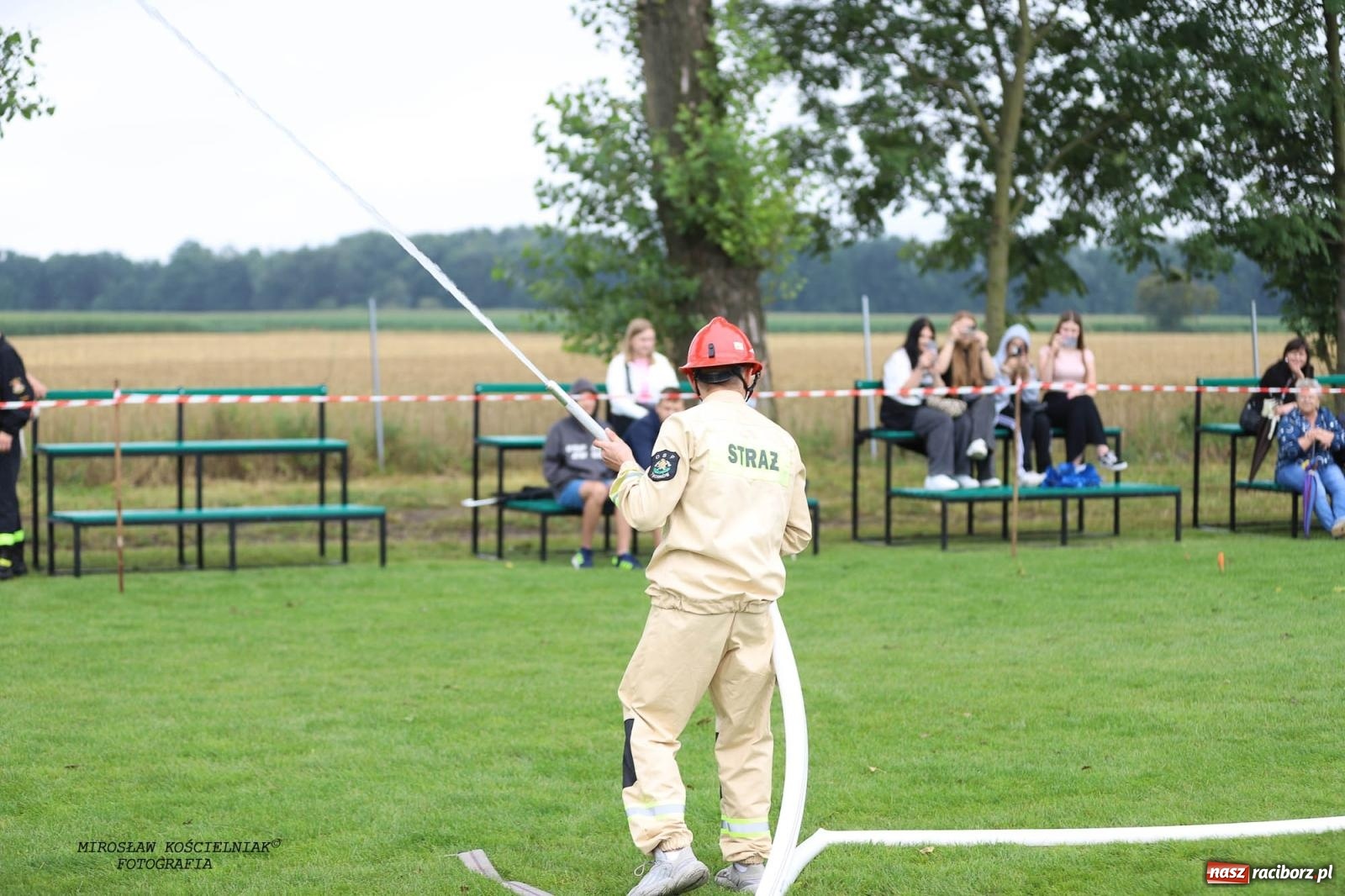 Zdjęcie w galerii na portalu naszraciborz.pl: Tworków z pucharem wójta Krzyżanowic na zawodach w Bieńkowicach wiadomości z regionu