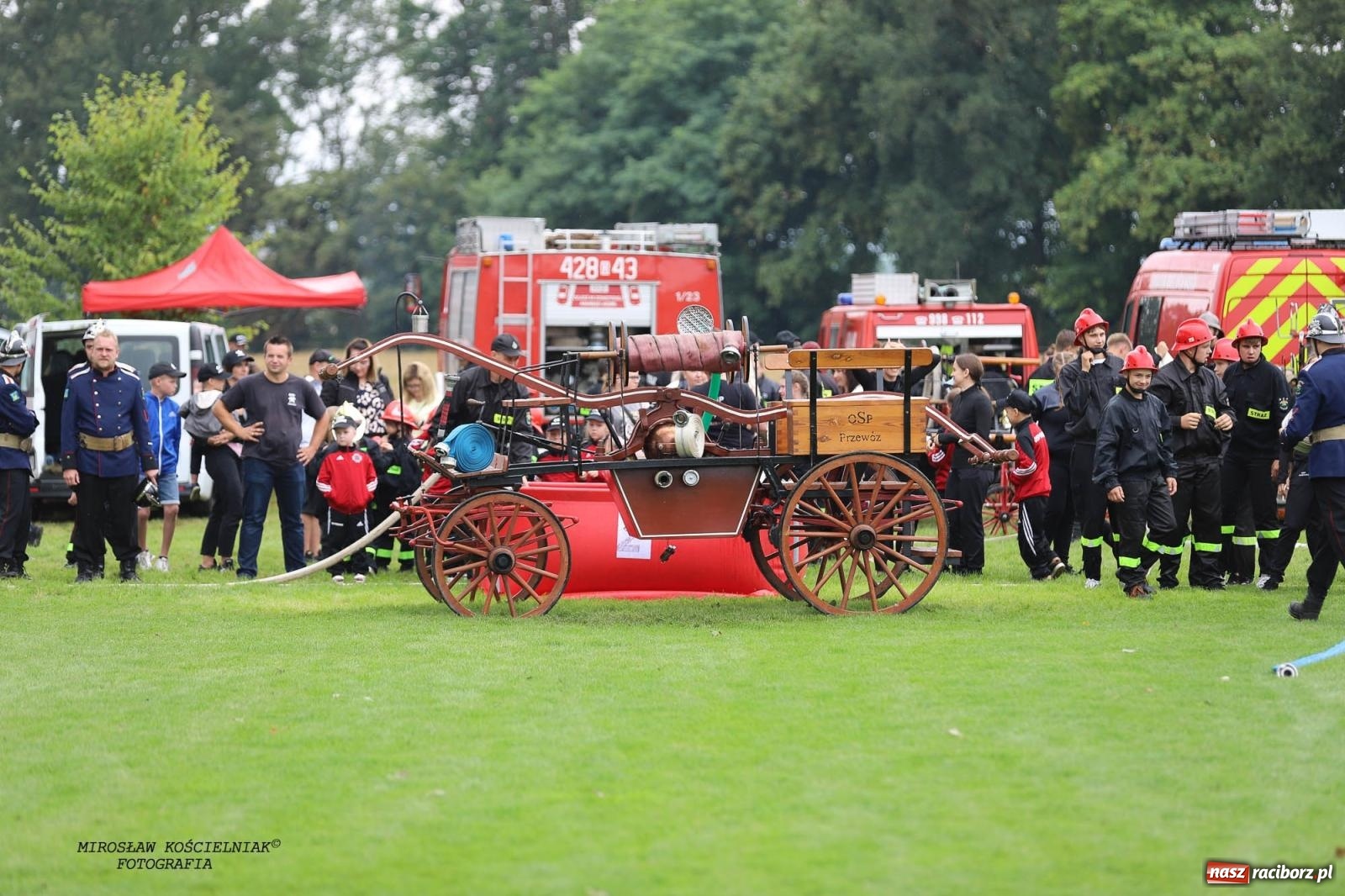 Zdjęcie w galerii na portalu naszraciborz.pl: Tworków z pucharem wójta Krzyżanowic na zawodach w Bieńkowicach wiadomości z regionu