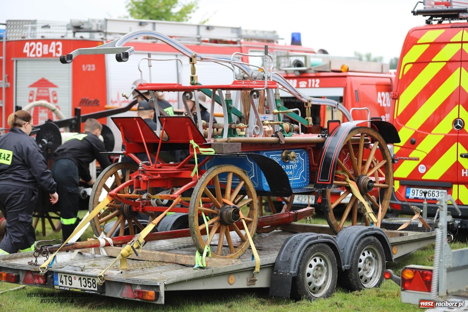 Zdjęcie w galerii na portalu naszraciborz.pl: Tworków z pucharem wójta Krzyżanowic na zawodach w Bieńkowicach wiadomości z regionu