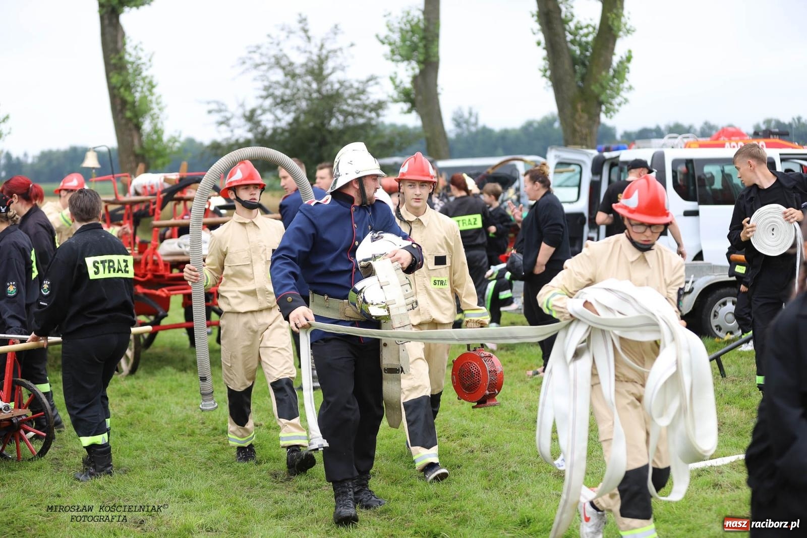 Zdjęcie w galerii na portalu naszraciborz.pl: Tworków z pucharem wójta Krzyżanowic na zawodach w Bieńkowicach wiadomości z regionu