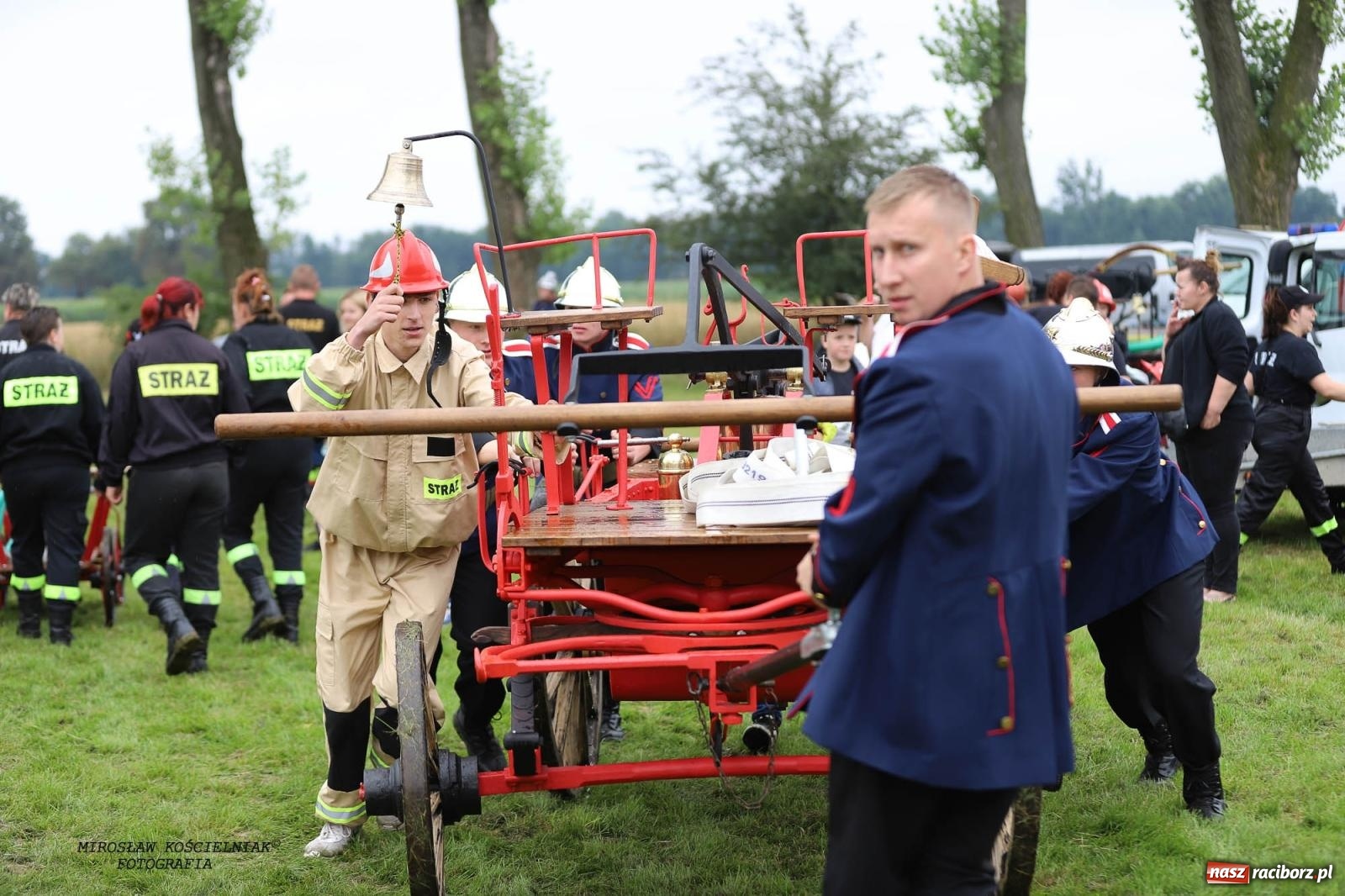 Zdjęcie w galerii na portalu naszraciborz.pl: Tworków z pucharem wójta Krzyżanowic na zawodach w Bieńkowicach wiadomości z regionu