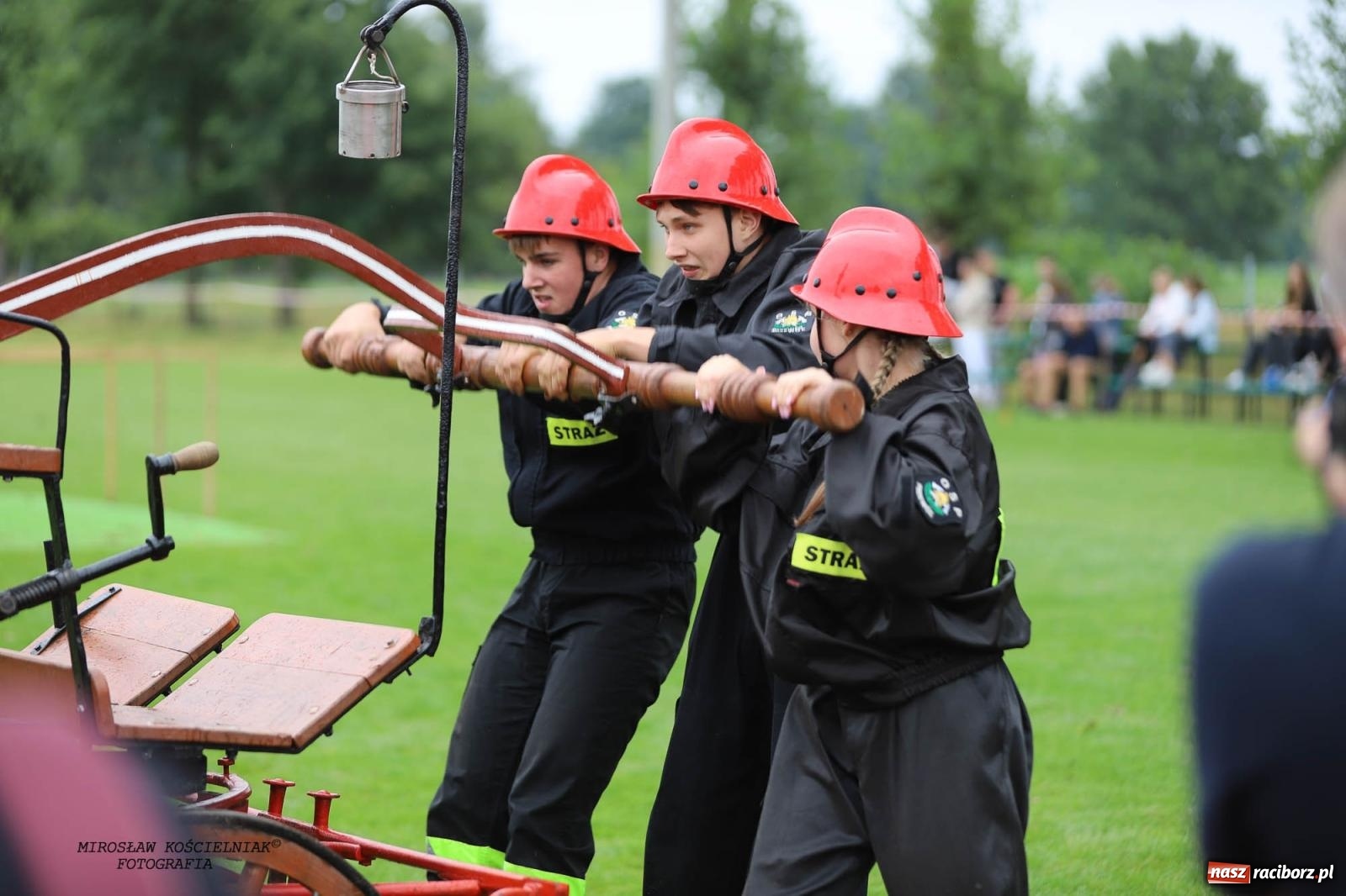 Zdjęcie w galerii na portalu naszraciborz.pl: Tworków z pucharem wójta Krzyżanowic na zawodach w Bieńkowicach wiadomości z regionu