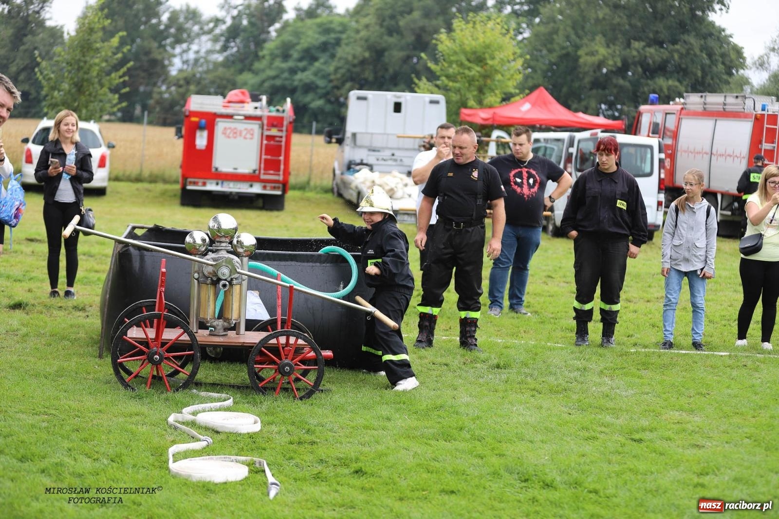 Zdjęcie w galerii na portalu naszraciborz.pl: Tworków z pucharem wójta Krzyżanowic na zawodach w Bieńkowicach wiadomości z regionu