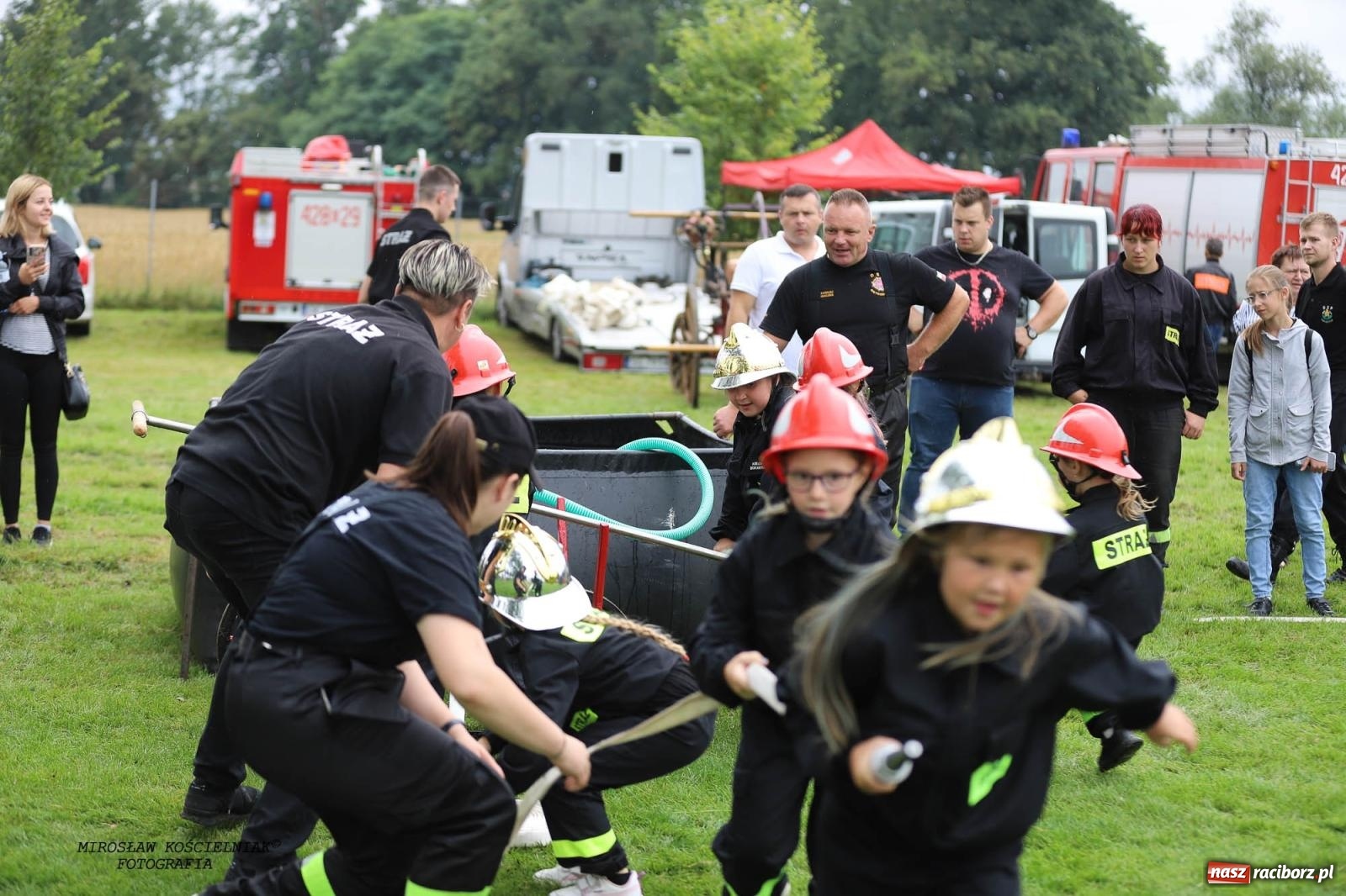 Zdjęcie w galerii na portalu naszraciborz.pl: Tworków z pucharem wójta Krzyżanowic na zawodach w Bieńkowicach wiadomości z regionu