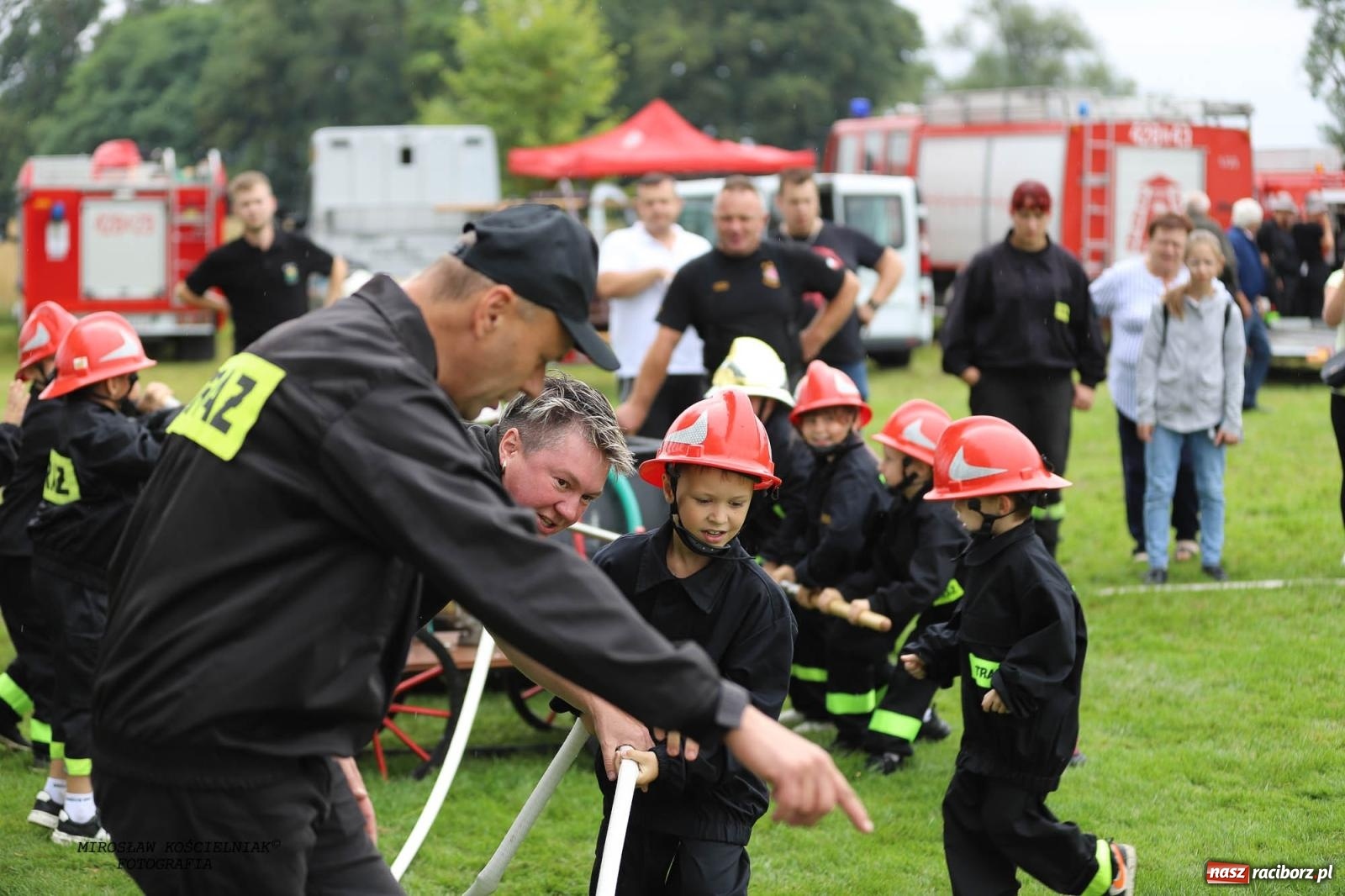 Zdjęcie w galerii na portalu naszraciborz.pl: Tworków z pucharem wójta Krzyżanowic na zawodach w Bieńkowicach wiadomości z regionu