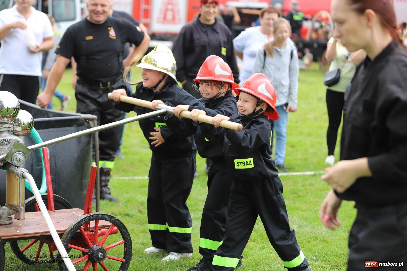 Zdjęcie w galerii na portalu naszraciborz.pl: Tworków z pucharem wójta Krzyżanowic na zawodach w Bieńkowicach wiadomości z regionu