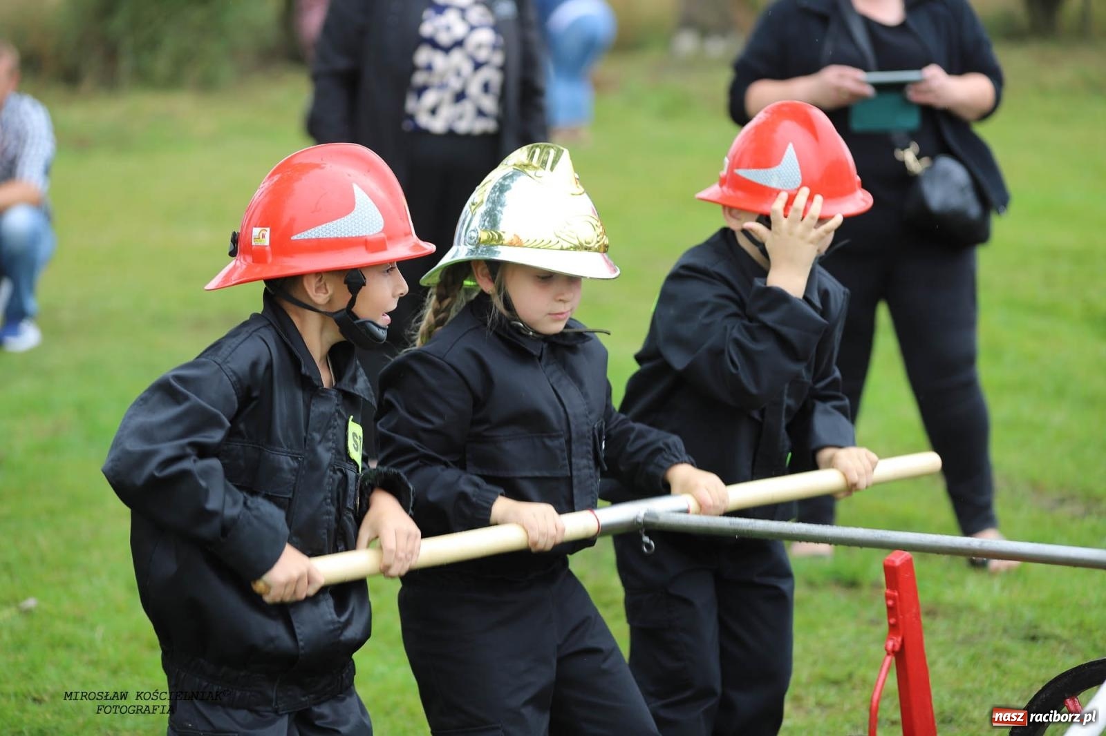 Zdjęcie w galerii na portalu naszraciborz.pl: Tworków z pucharem wójta Krzyżanowic na zawodach w Bieńkowicach wiadomości z regionu