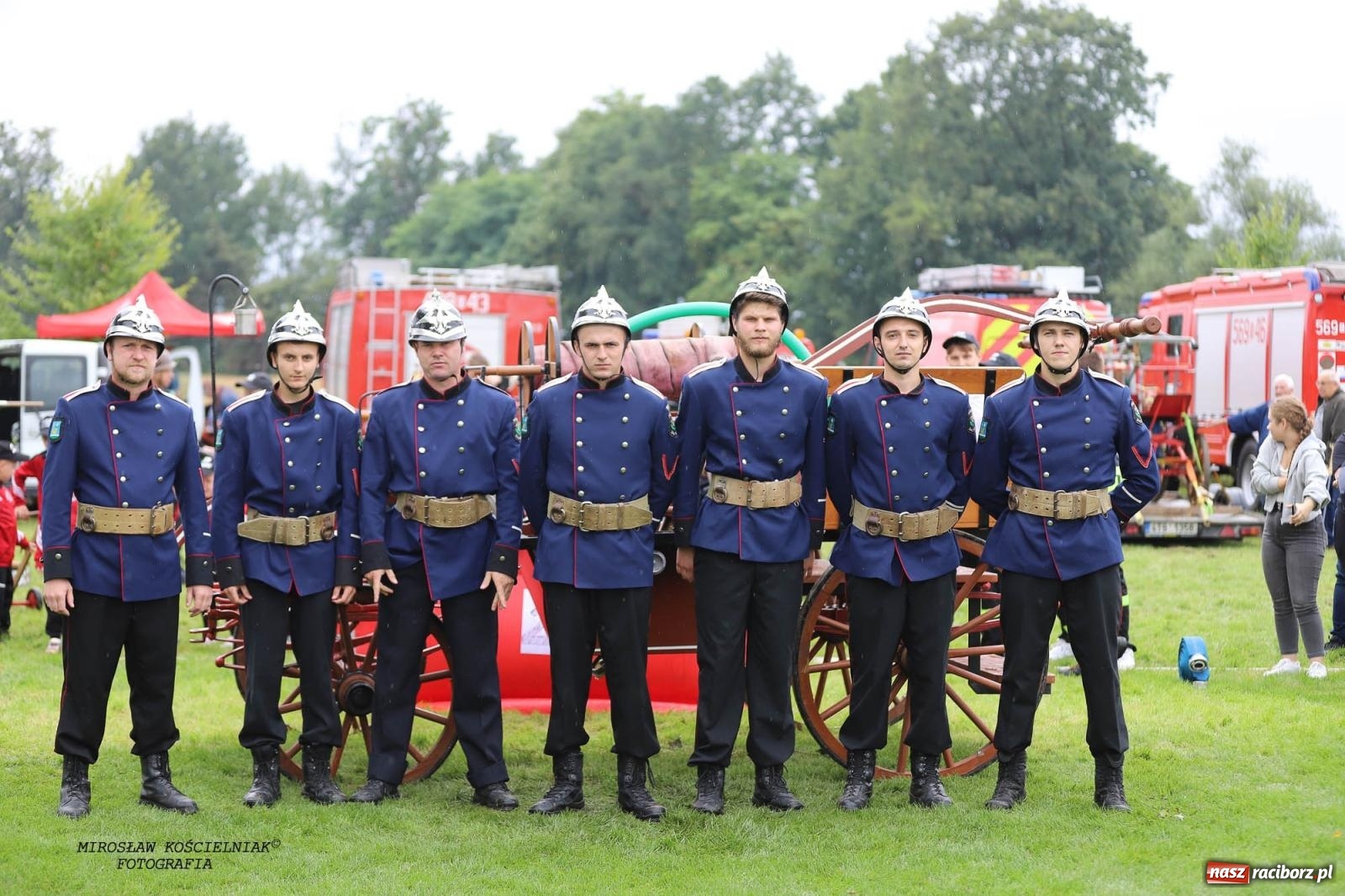 Zdjęcie w galerii na portalu naszraciborz.pl: Tworków z pucharem wójta Krzyżanowic na zawodach w Bieńkowicach wiadomości z regionu
