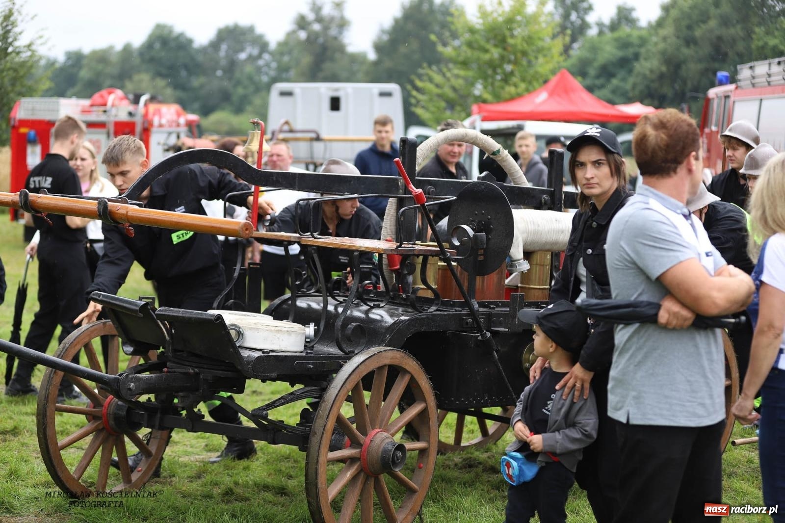 Zdjęcie w galerii na portalu naszraciborz.pl: Tworków z pucharem wójta Krzyżanowic na zawodach w Bieńkowicach wiadomości z regionu