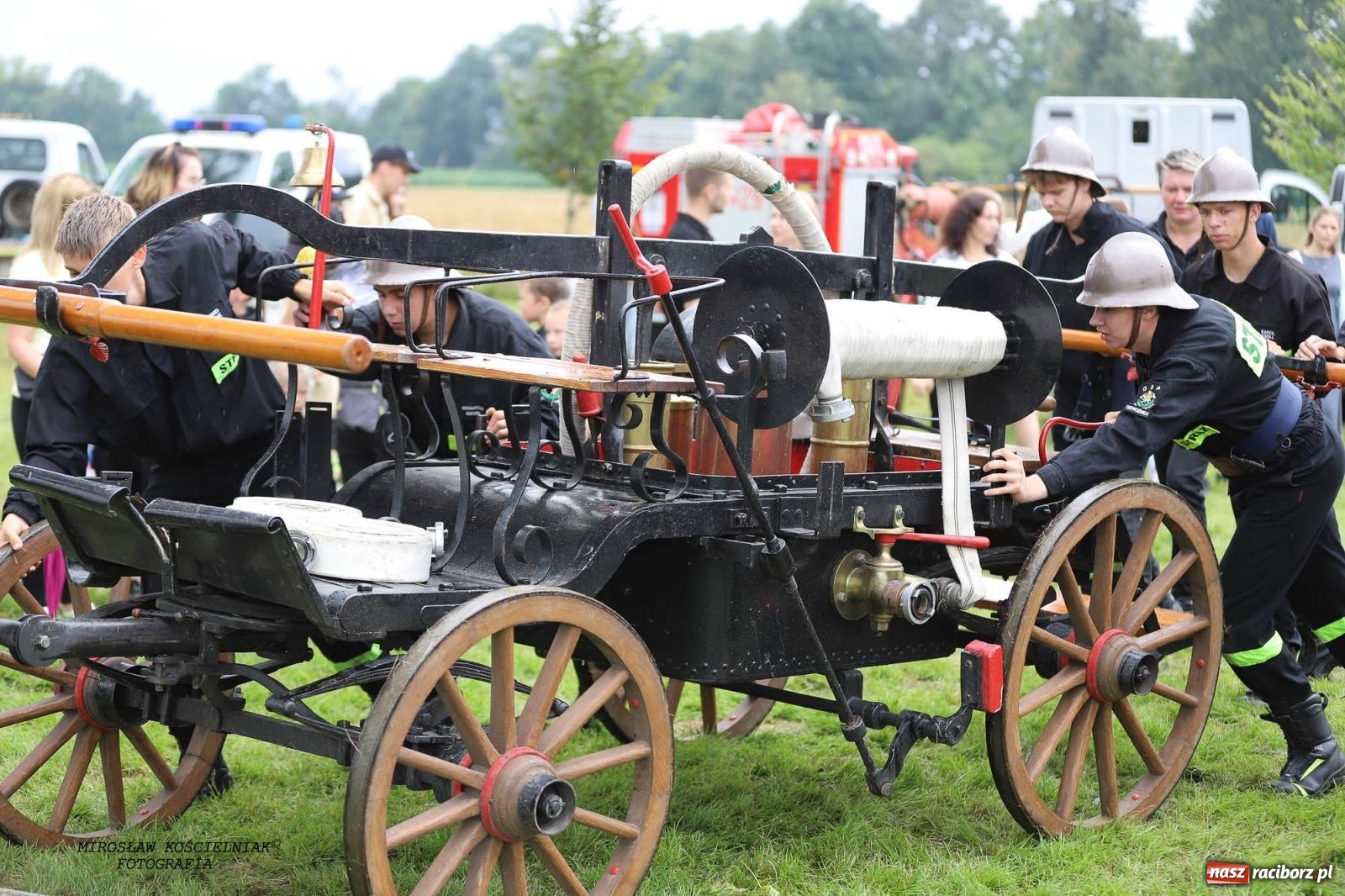 Zdjęcie w galerii na portalu naszraciborz.pl: Tworków z pucharem wójta Krzyżanowic na zawodach w Bieńkowicach wiadomości z regionu