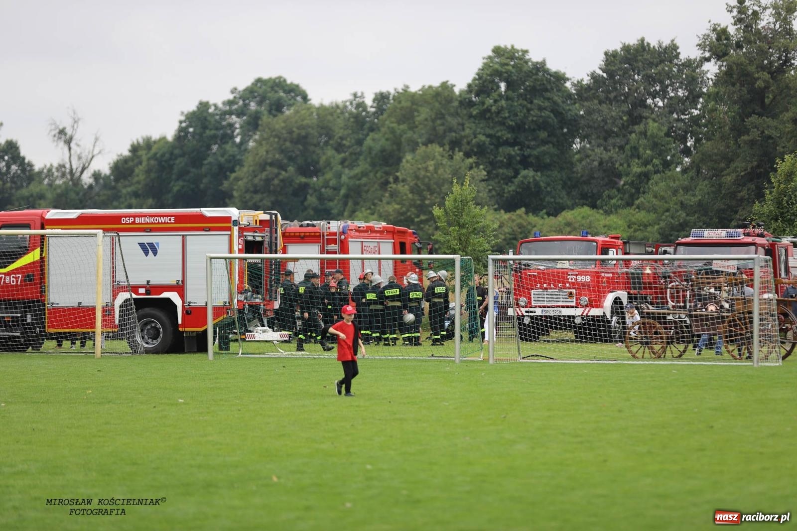 Zdjęcie w galerii na portalu naszraciborz.pl: Tworków z pucharem wójta Krzyżanowic na zawodach w Bieńkowicach wiadomości z regionu
