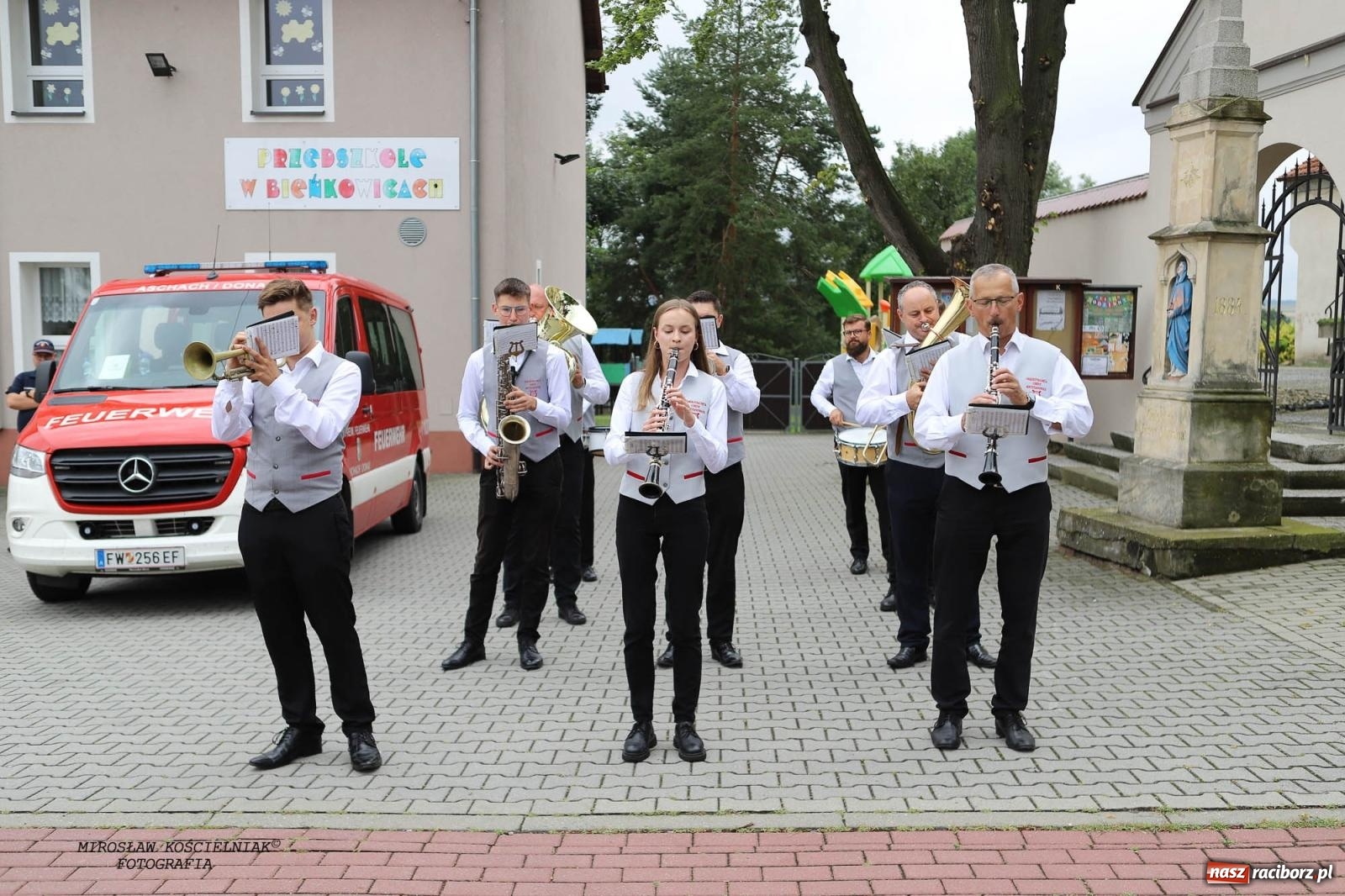 Zdjęcie w galerii na portalu naszraciborz.pl: Tworków z pucharem wójta Krzyżanowic na zawodach w Bieńkowicach wiadomości z regionu