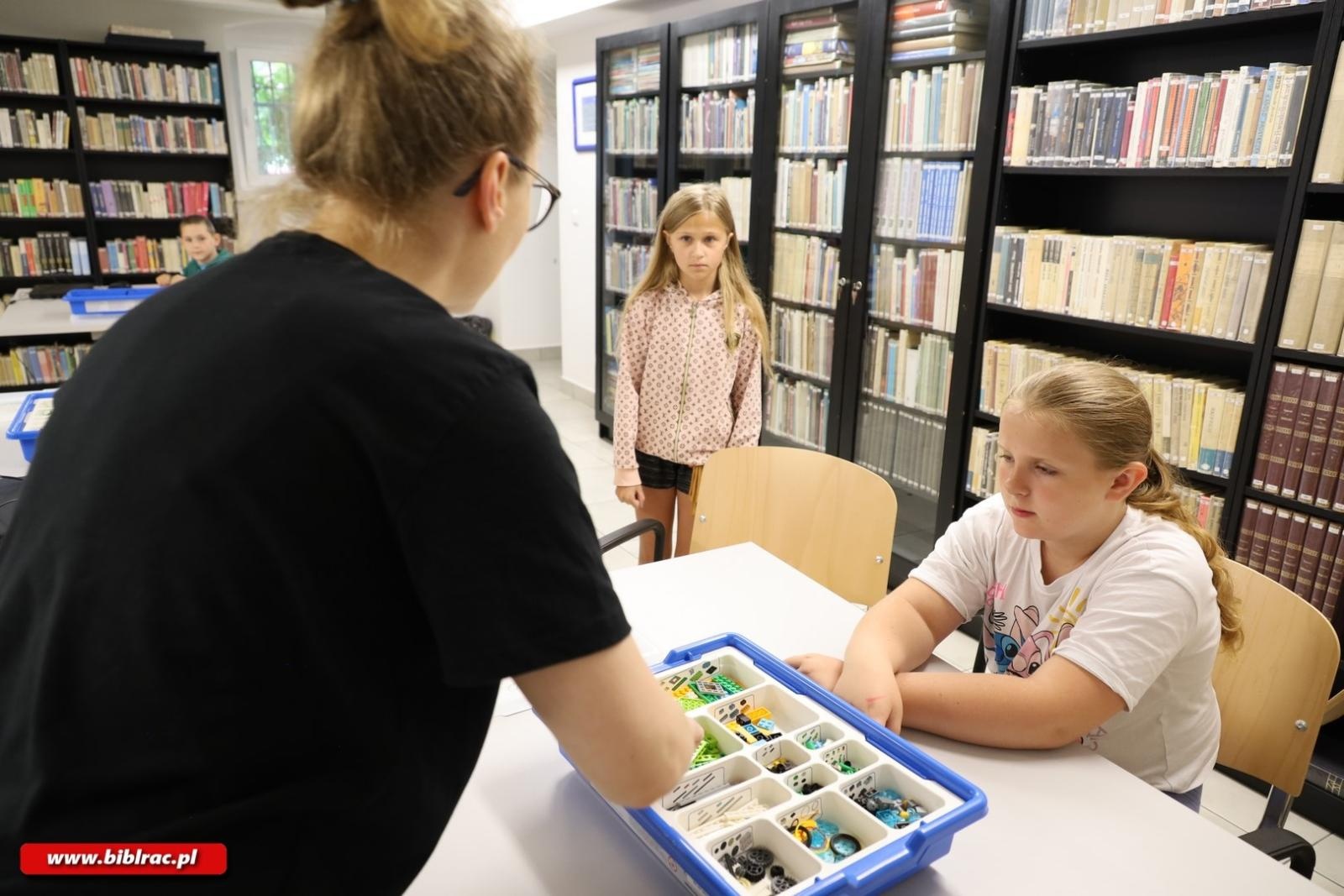 Zdjęcie w galerii na portalu naszraciborz.pl: Pszczoły i zapory – robotyka LEGO w bibliotece wiadomości z regionu