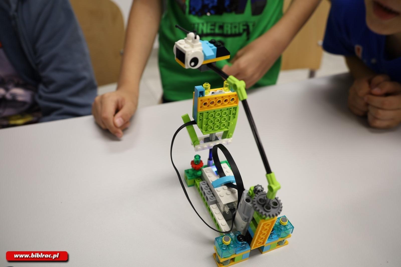Zdjęcie w galerii na portalu naszraciborz.pl: Pszczoły i zapory – robotyka LEGO w bibliotece wiadomości z regionu