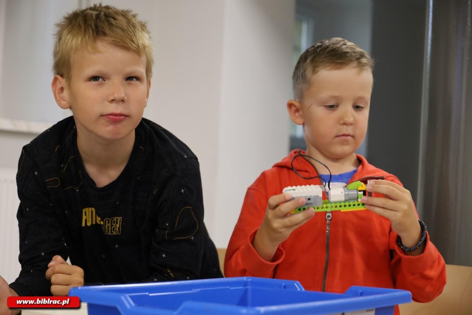 Zdjęcie w galerii na portalu naszraciborz.pl: Pszczoły i zapory – robotyka LEGO w bibliotece wiadomości z regionu